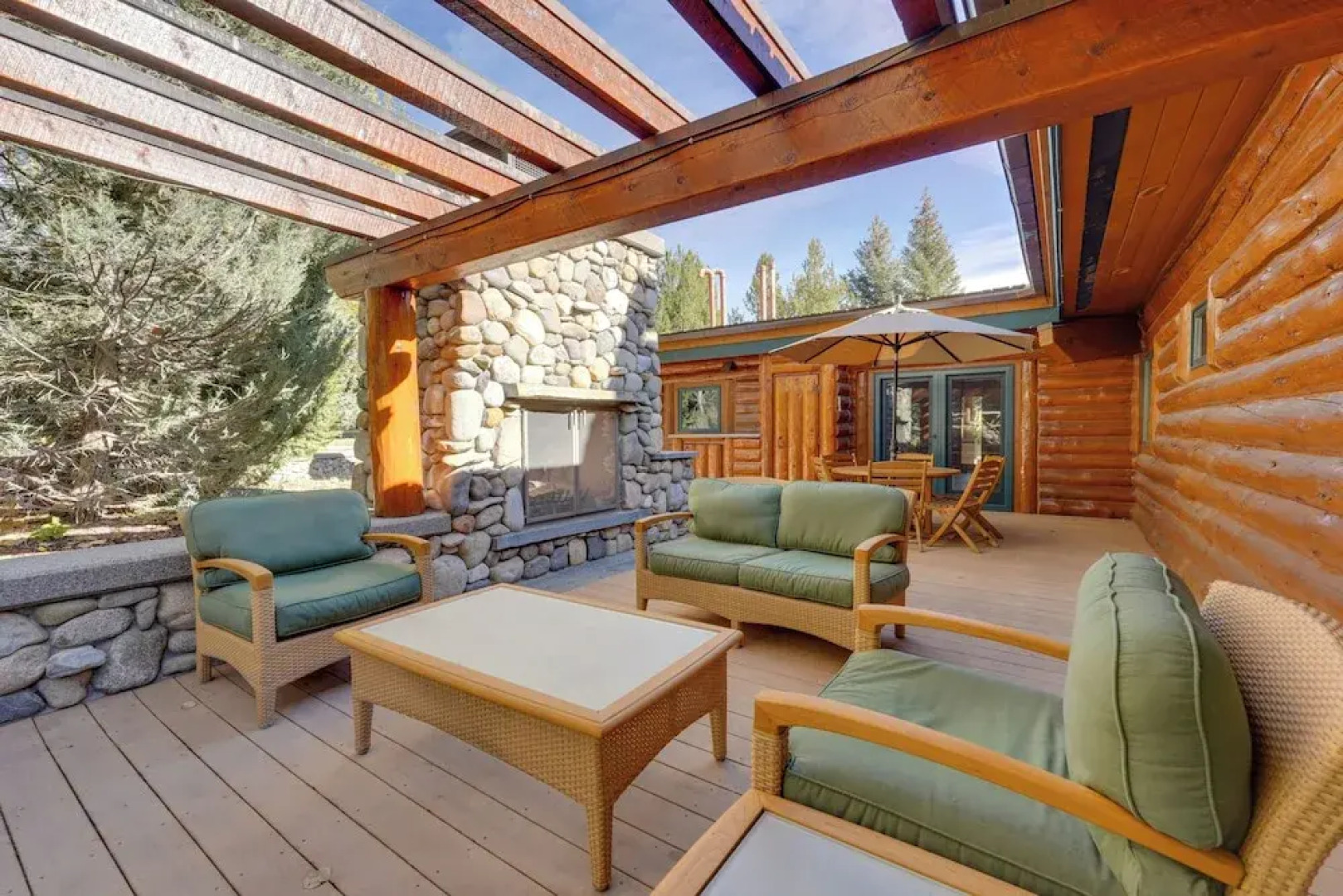 Sun Valley Log Home w/ Hot Tub & Mtn Views!