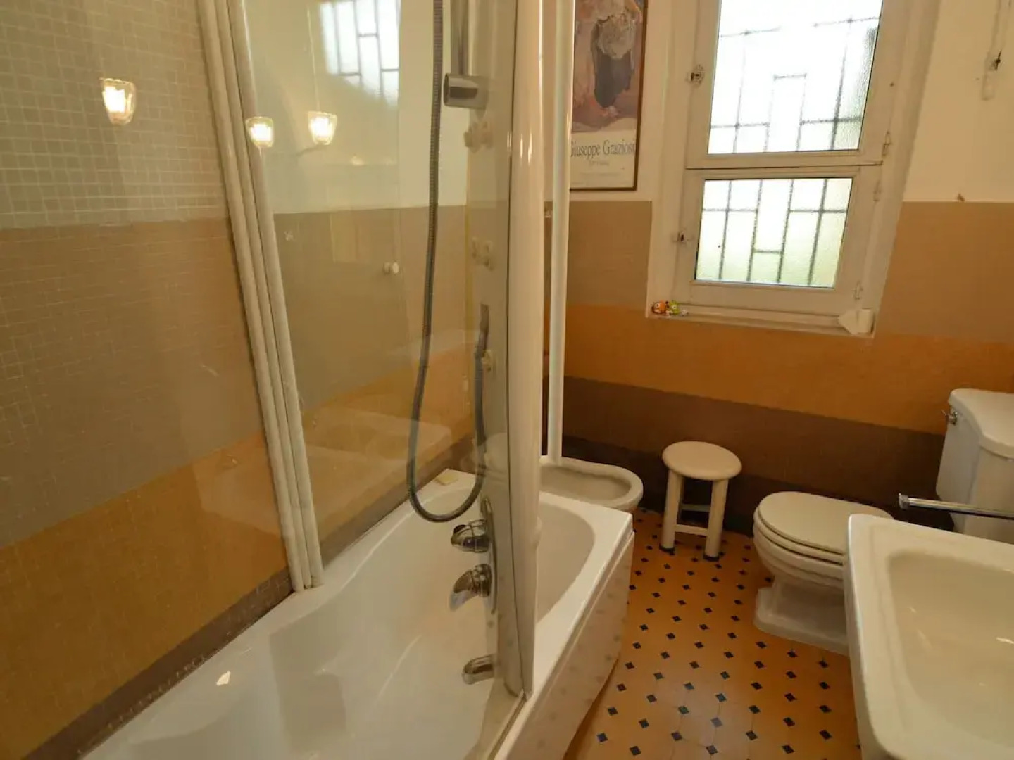 Furry Frinds With Family Home