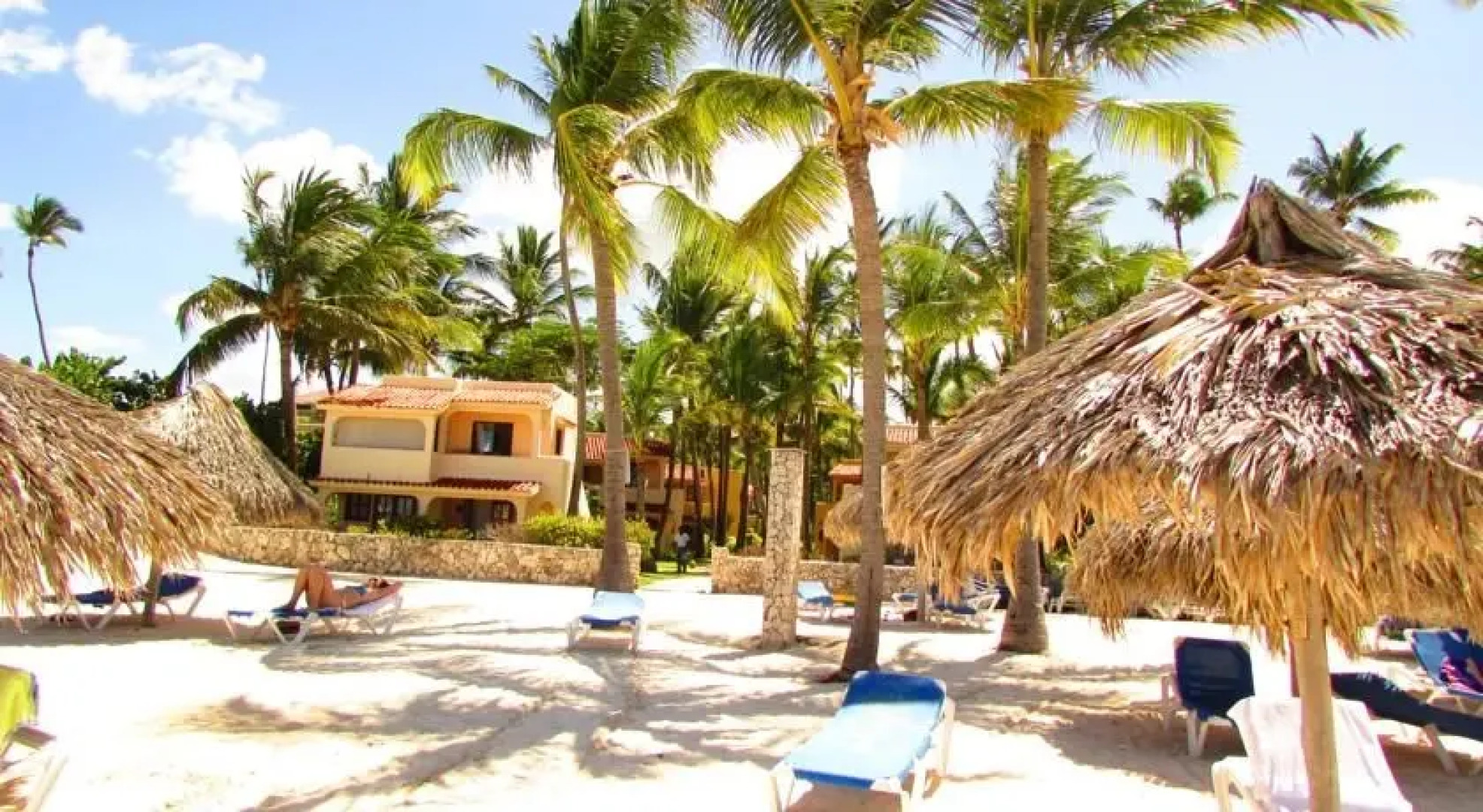 Los Corales Beach Apartments