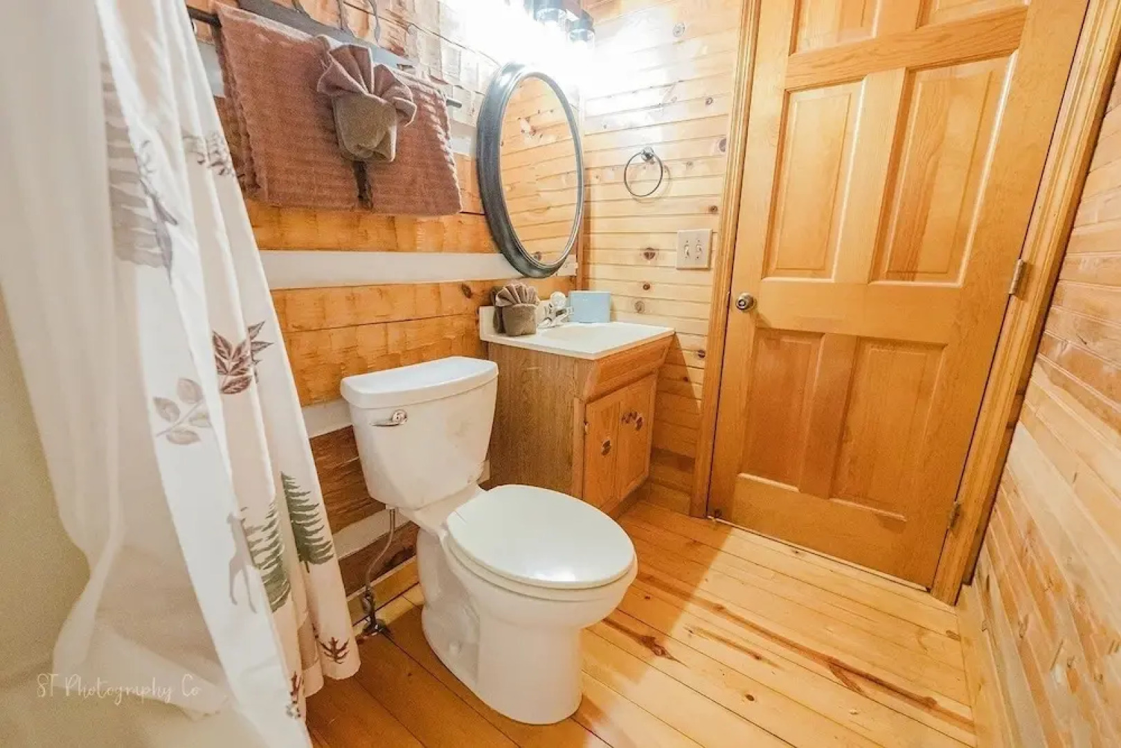 A Slice Of Heaven 2 Bedroom Cabin by RedAwning