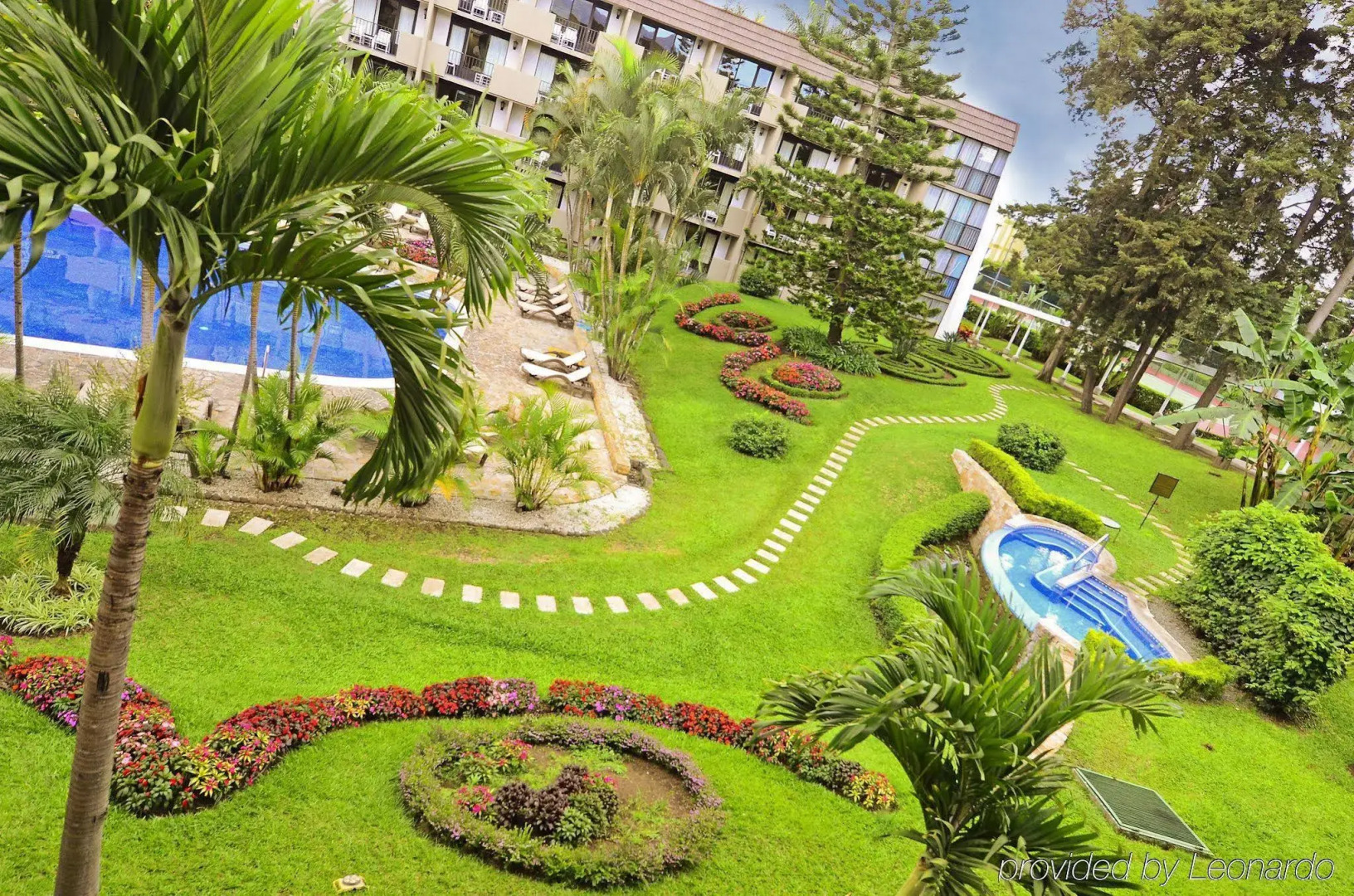 Irazu Hotel & Studios