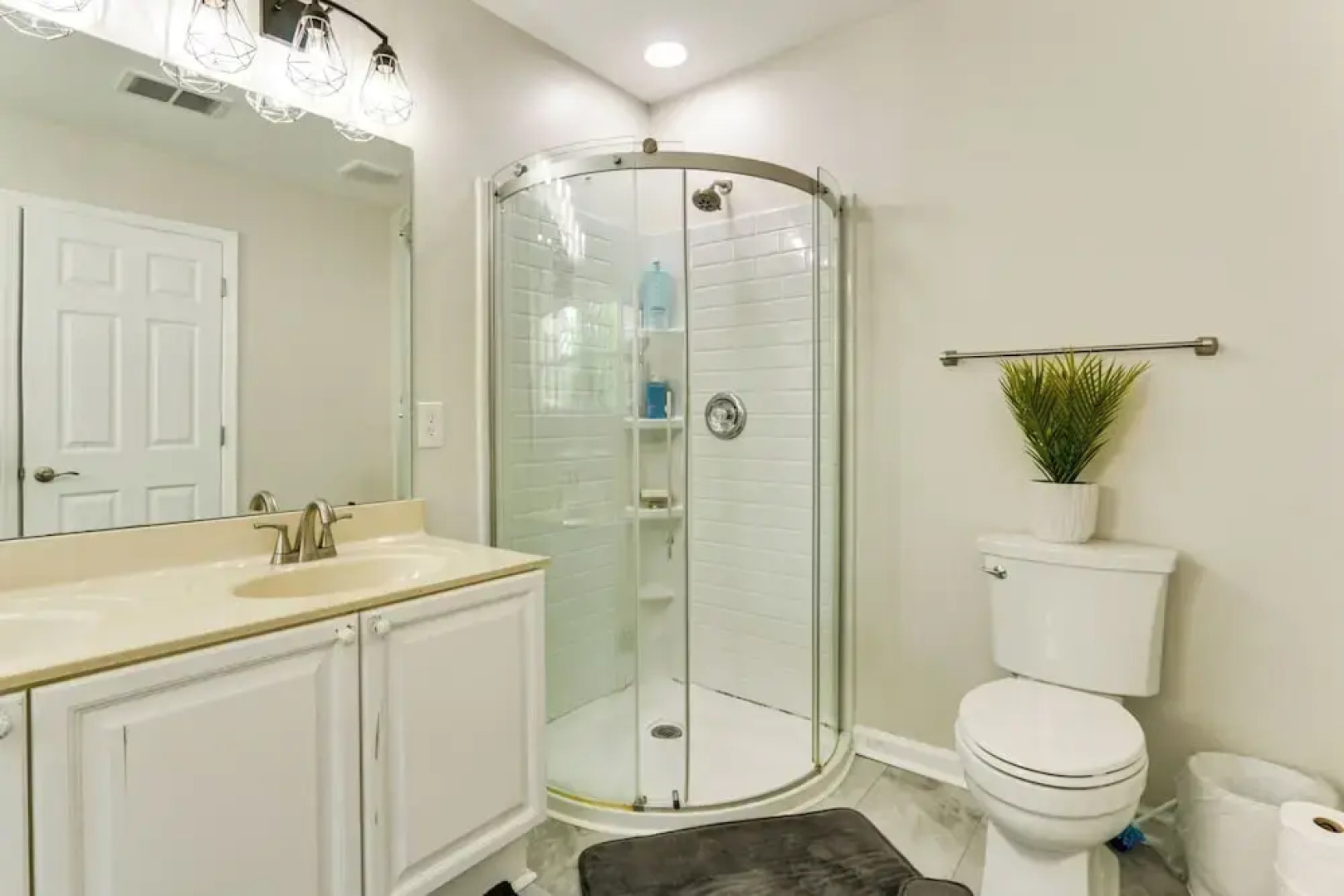 < 2 Mi to Dtwn Hagerstown: Townhome w/ Fireplace