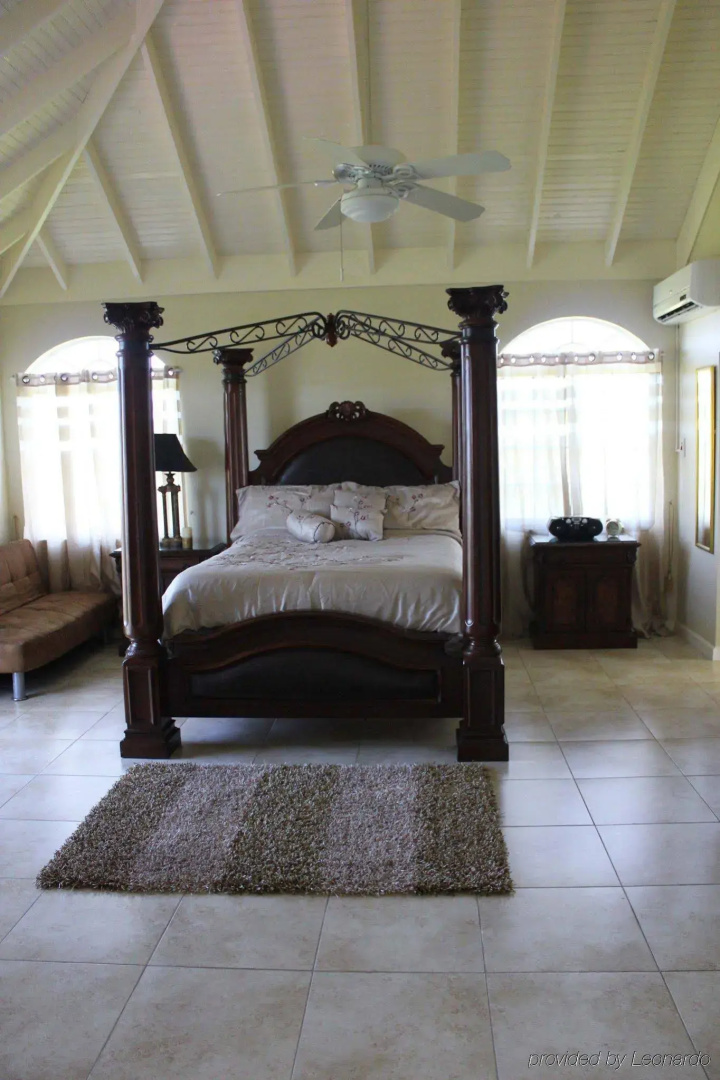 Retreat Guesthouse Luxury Suites