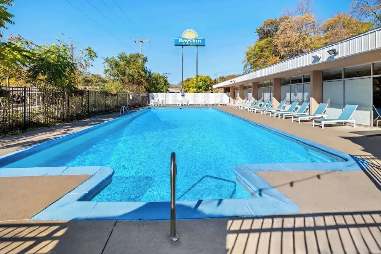 Days Inn by Wyndham Dubuque