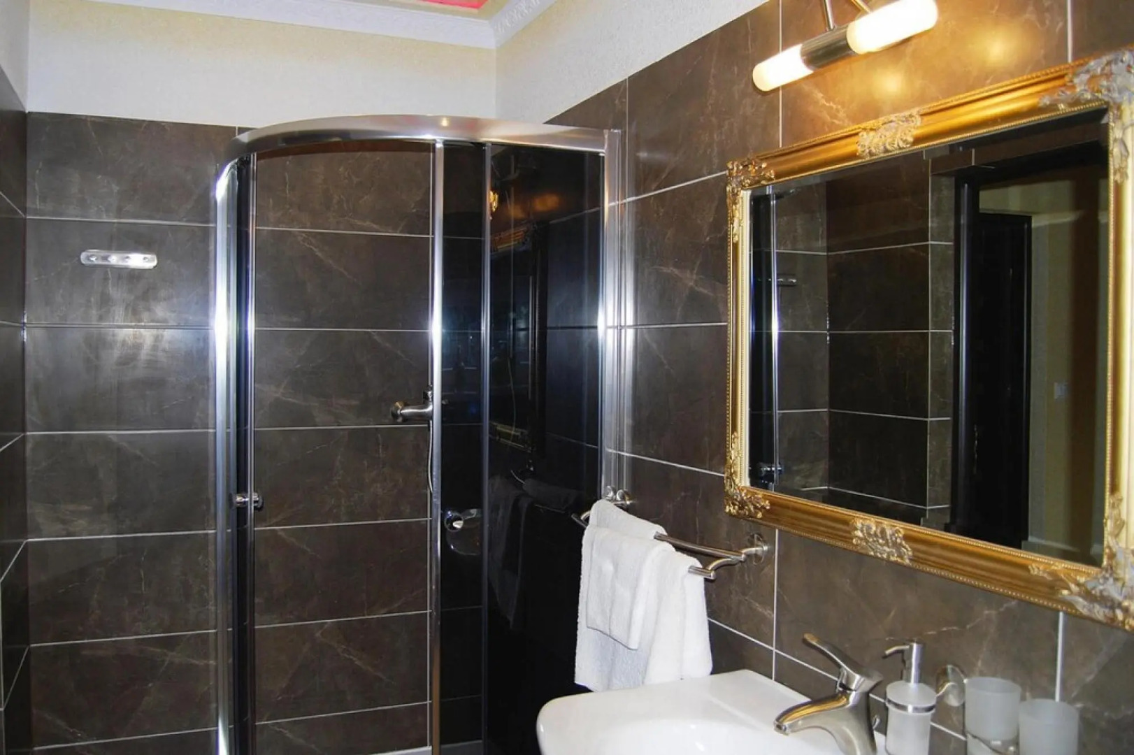 Terraced House With Pool and Sauna, Sieciemin