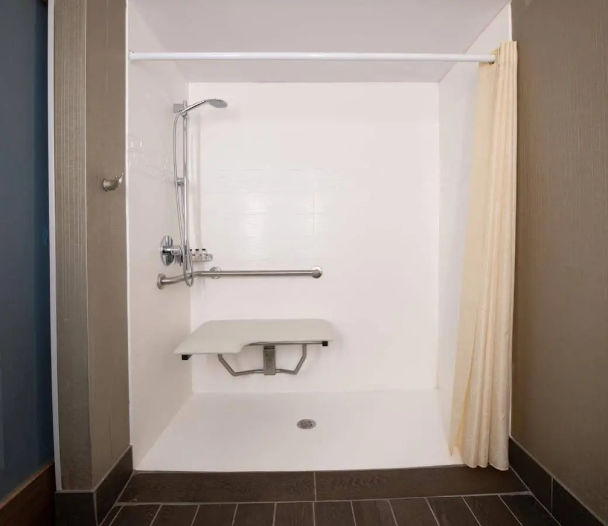 Skyline Hotel Detroit Airport, SureStay Collection by BW
