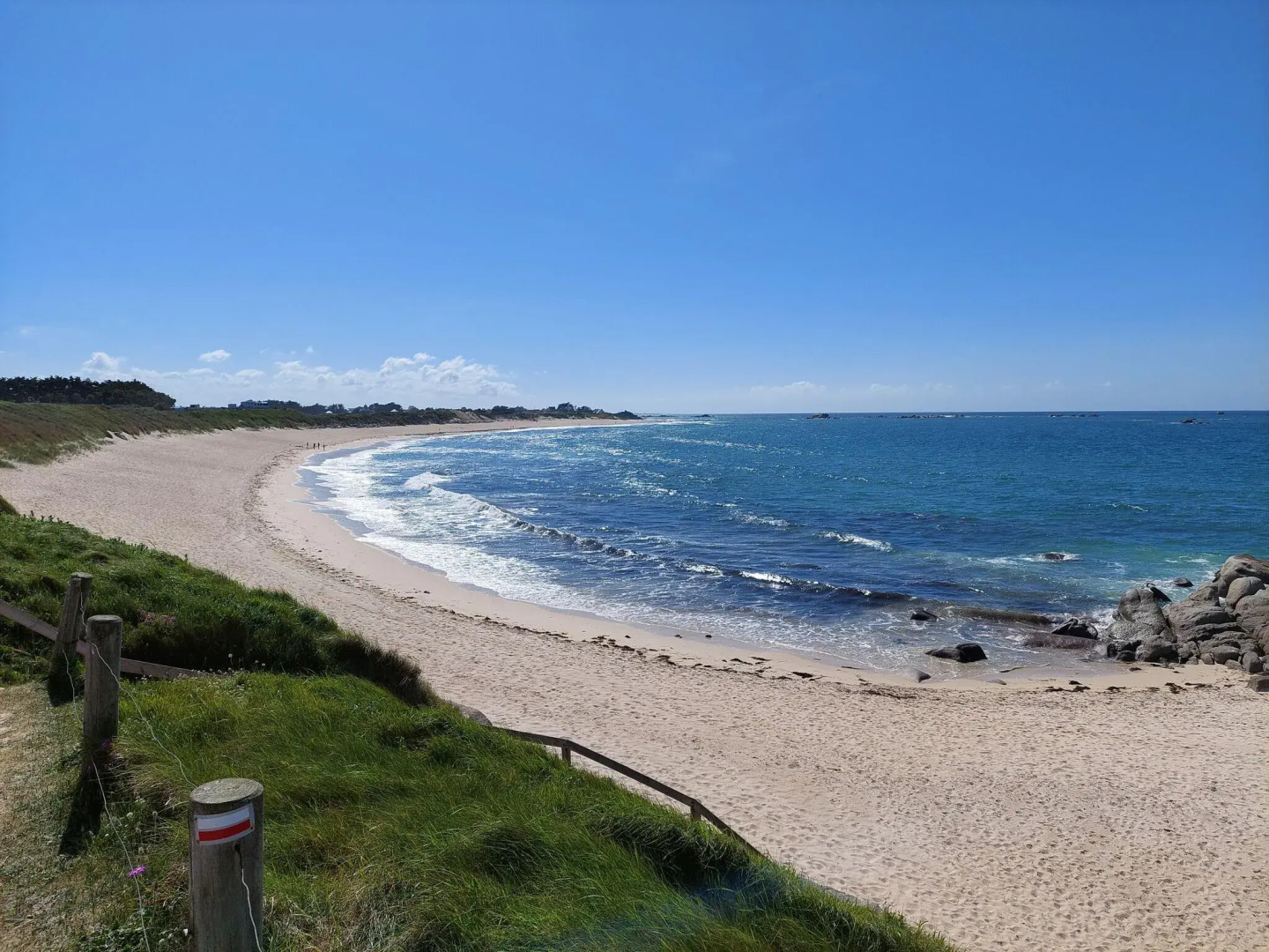 Semi-detached house with sea views, Cléder