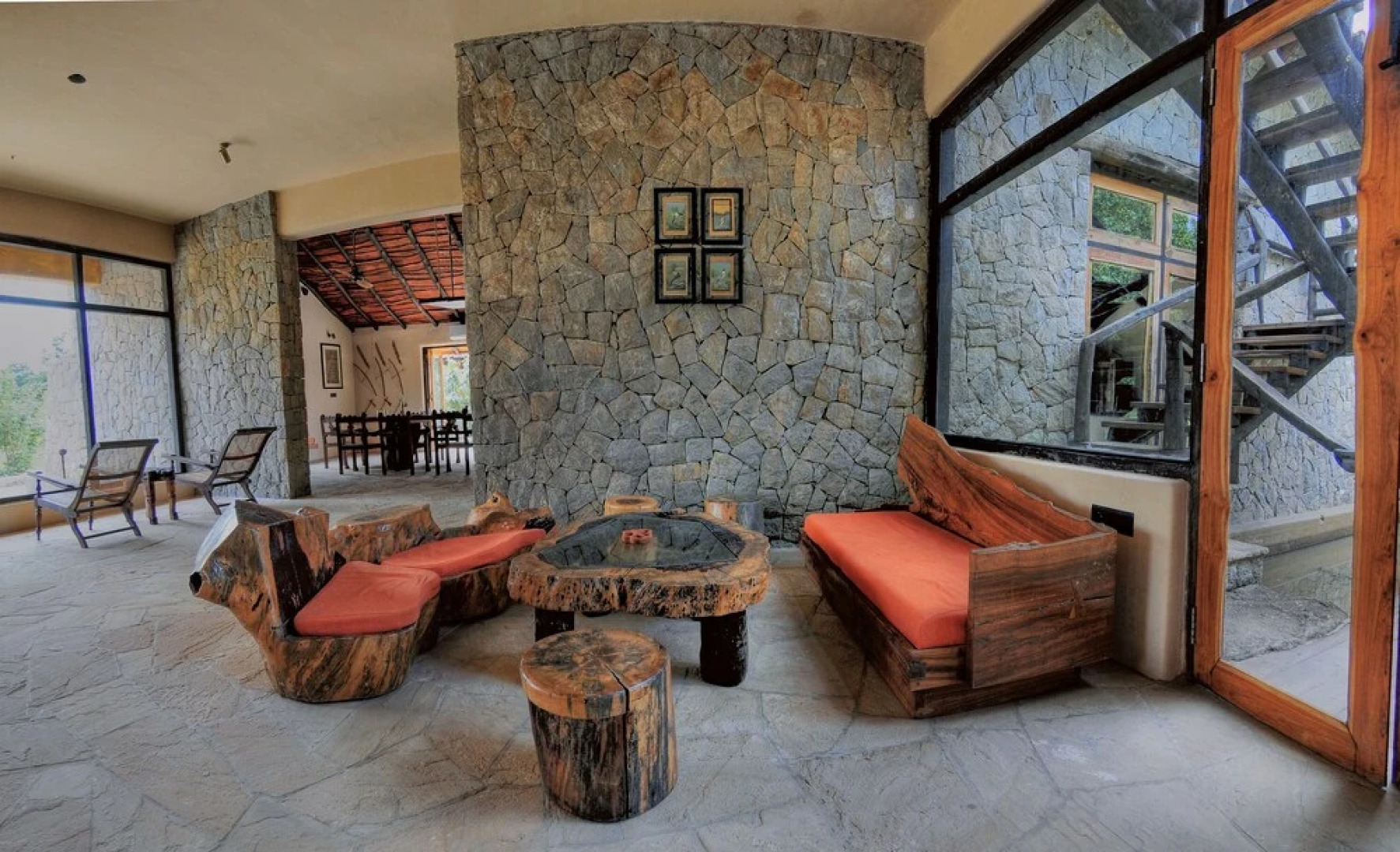 Pugdundee Safaris - Kanha Earth Lodge