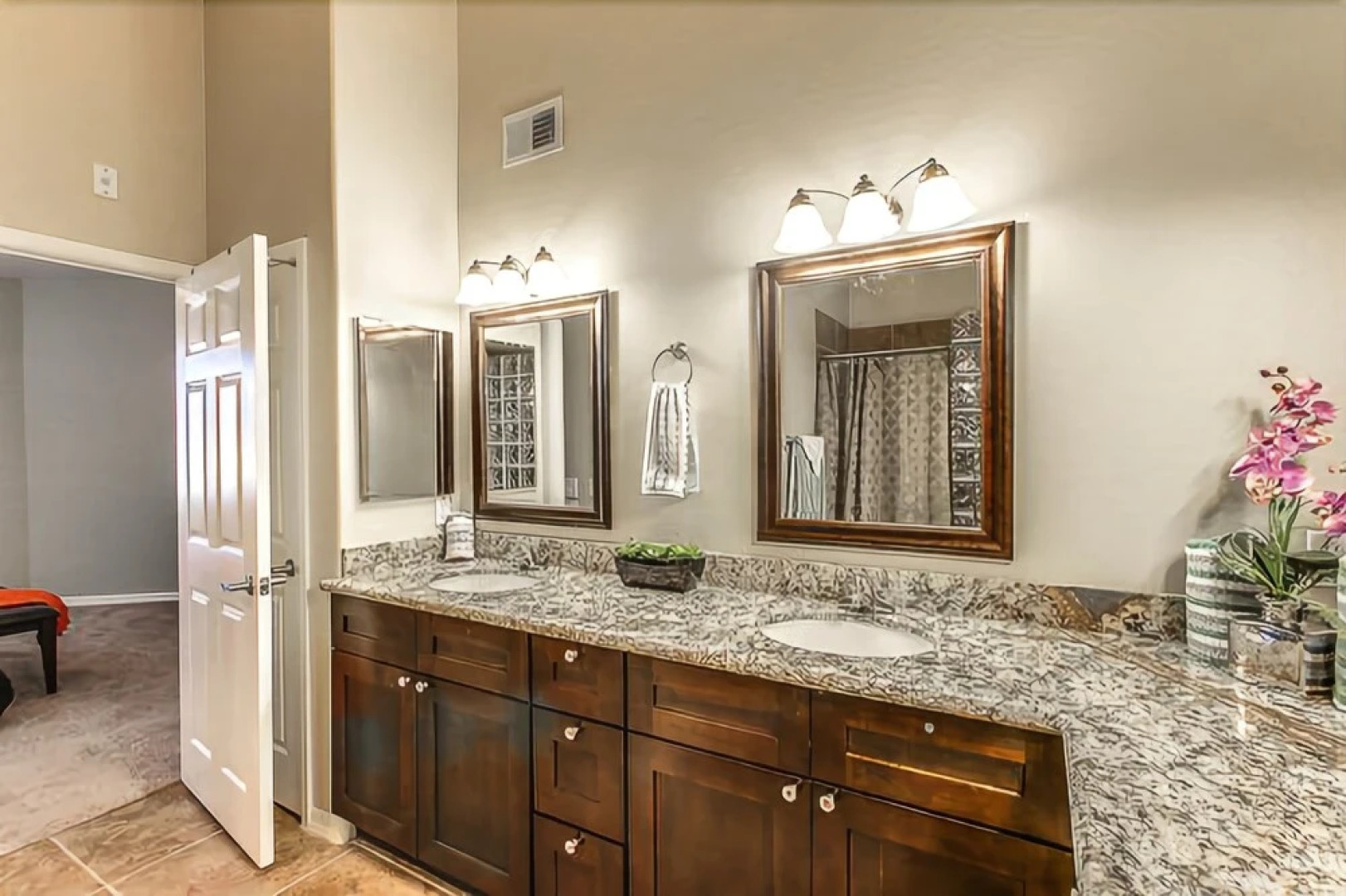 Southern #3116 - 3 Br condo by RedAwning