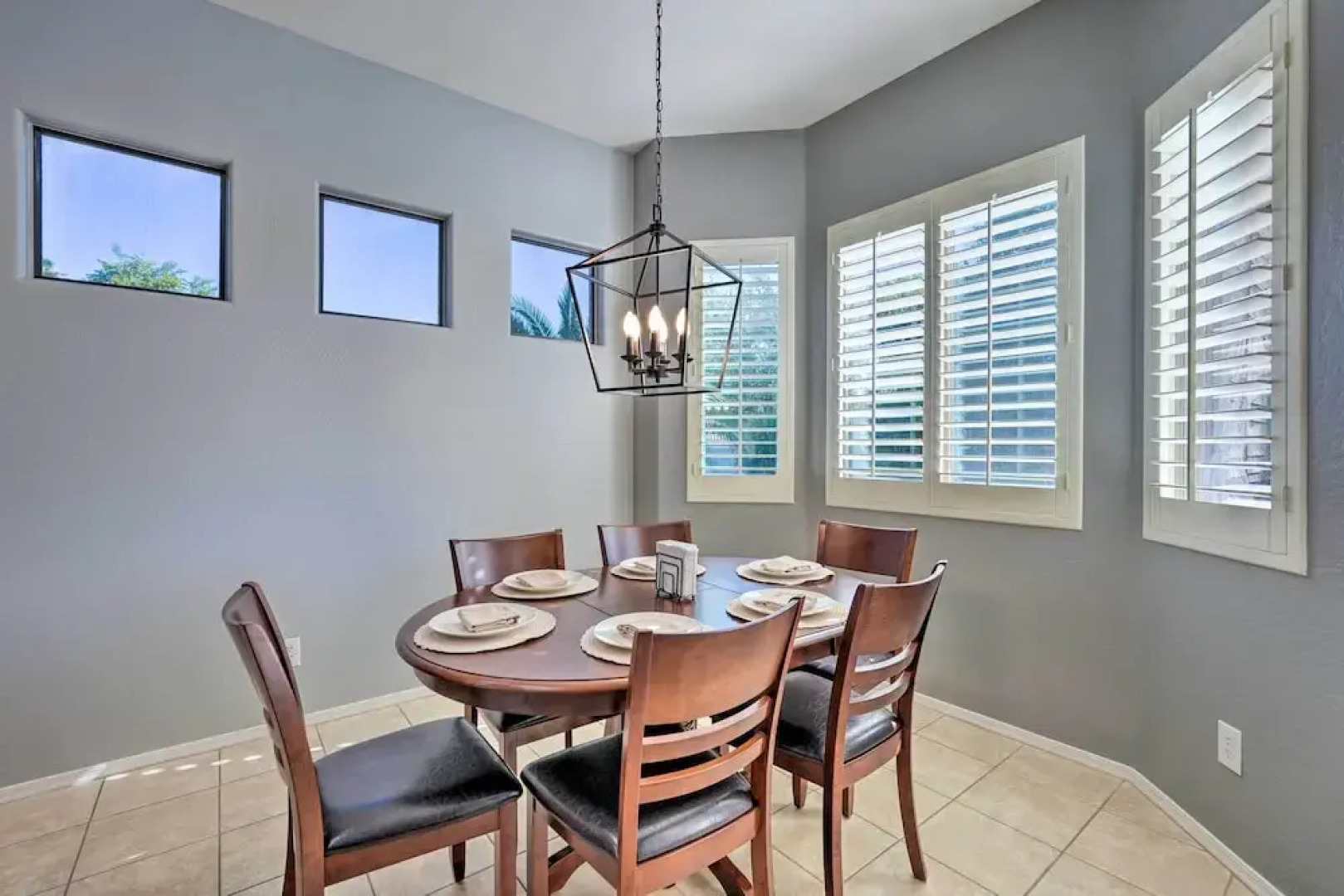 Glendale Getaway w/ Outdoor Pool + Gas Grill!