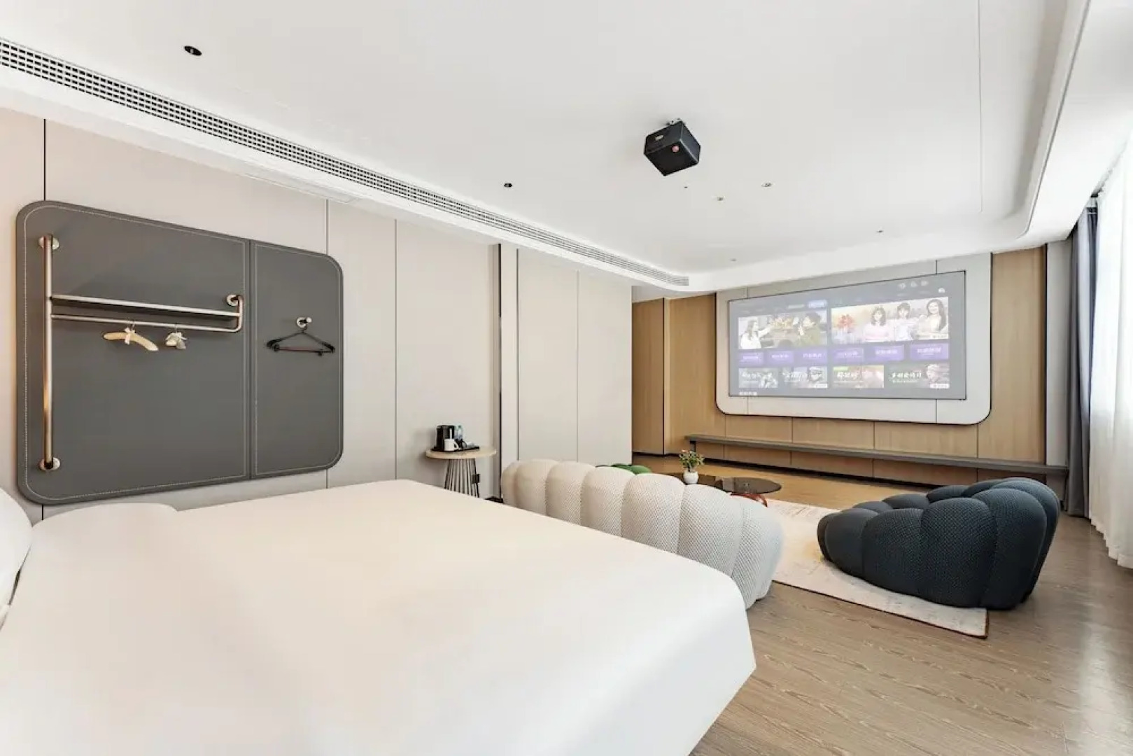 Wanzai Yijia La Maison Hotel