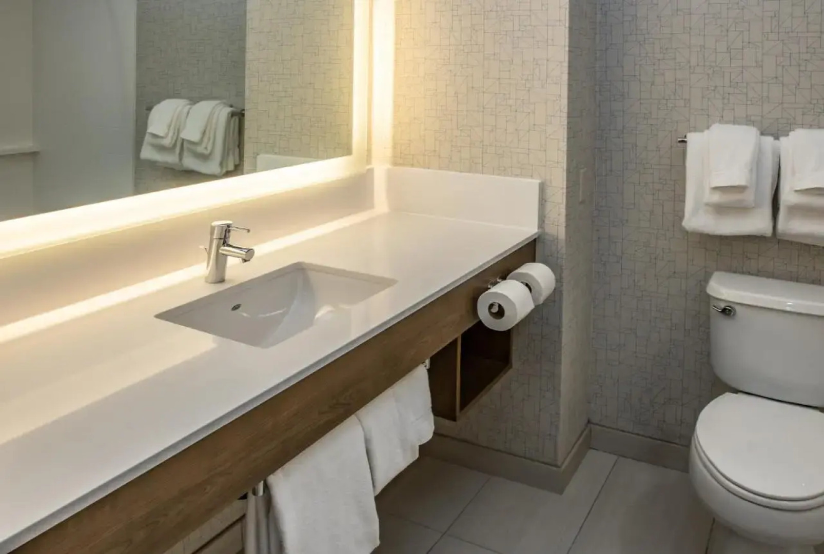 Holiday Inn Express Galleria Area