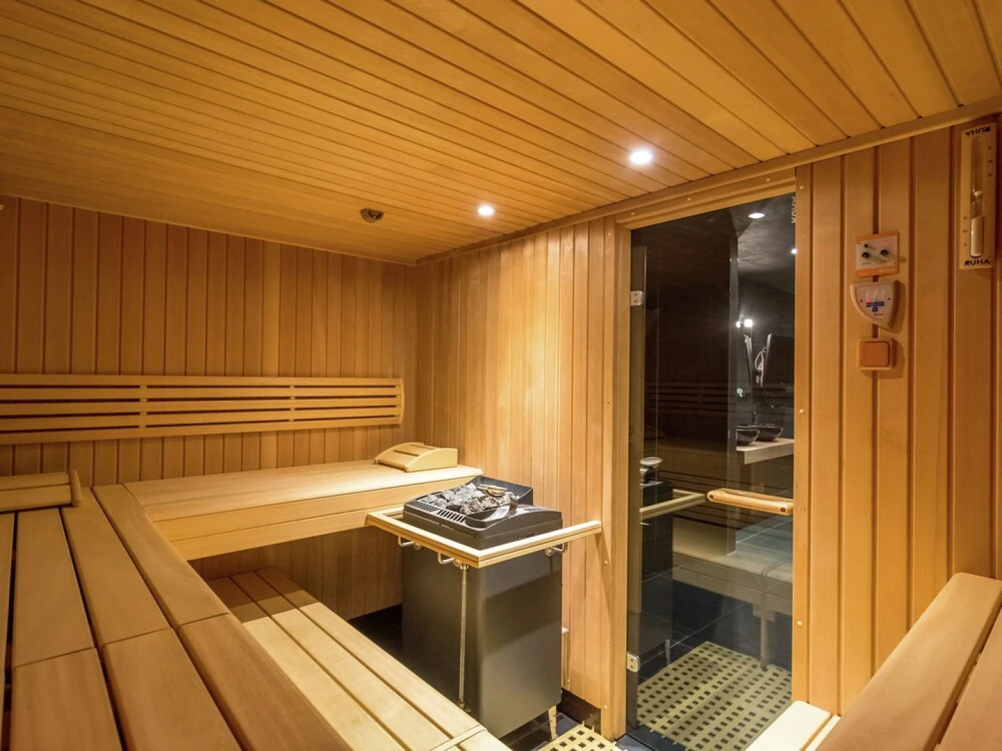 Chalet in Piesendorf with Sauna, Hot Tub, Pool, Whirlpool