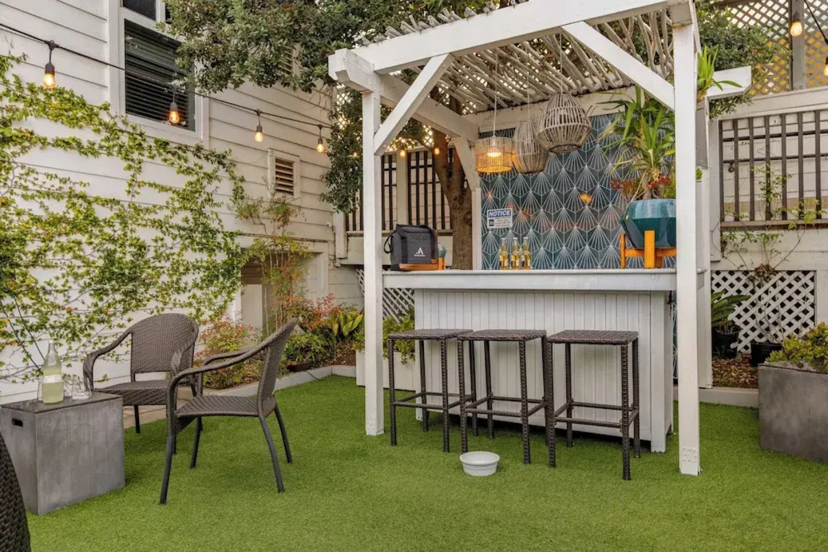 7 Cayucan Bungalows by Avantstay Close to Beach + Ocean Views Sleeps 36