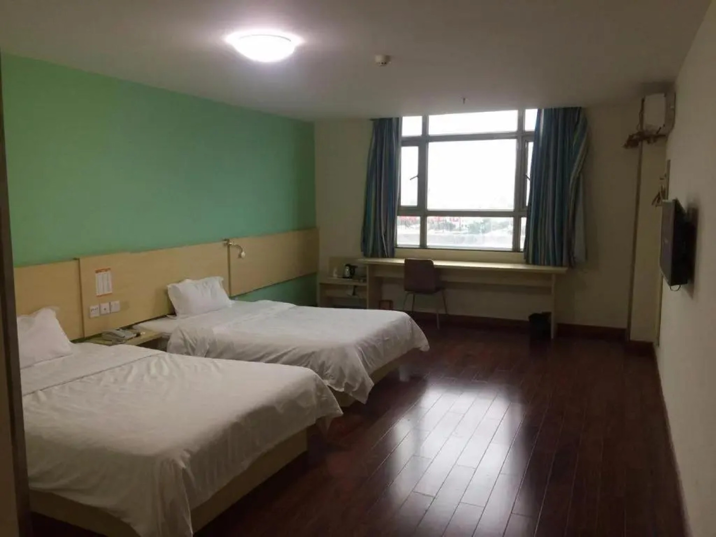 7 Days Inn Yangjiang Yangdong Time Square Shopping Mall Branch