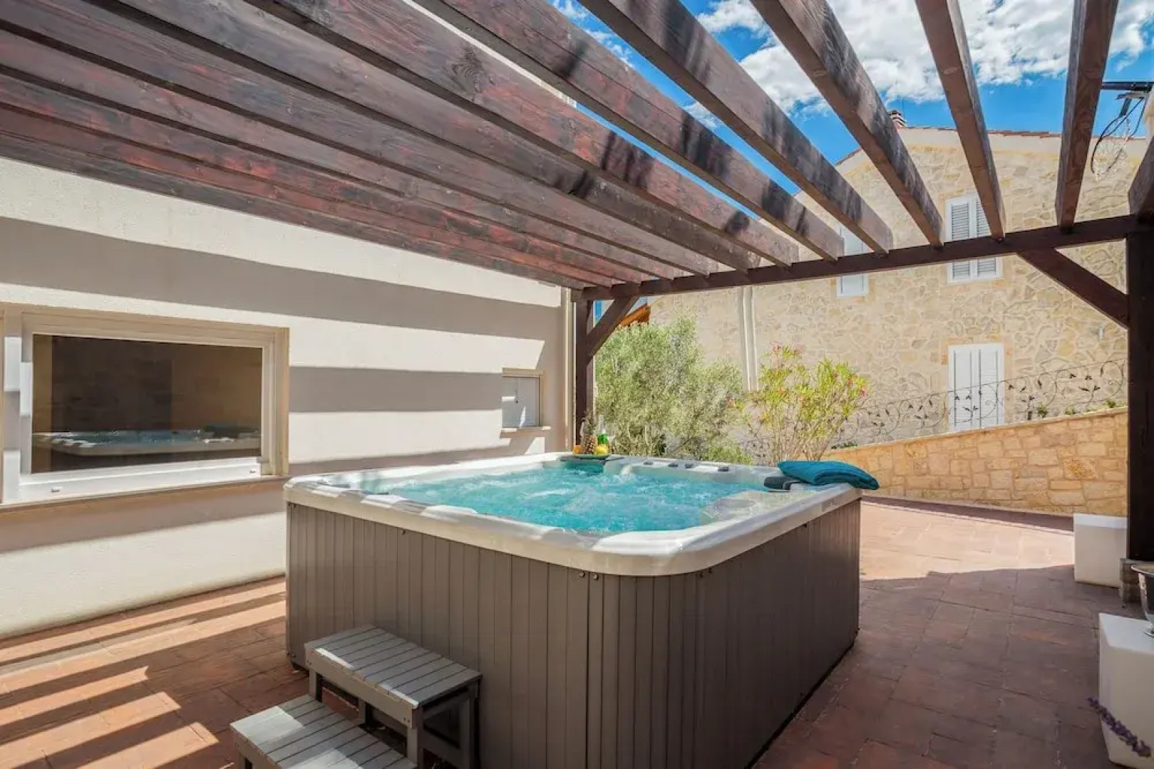 Luxury at Villa Cama - Your Dream Vacation Rental!