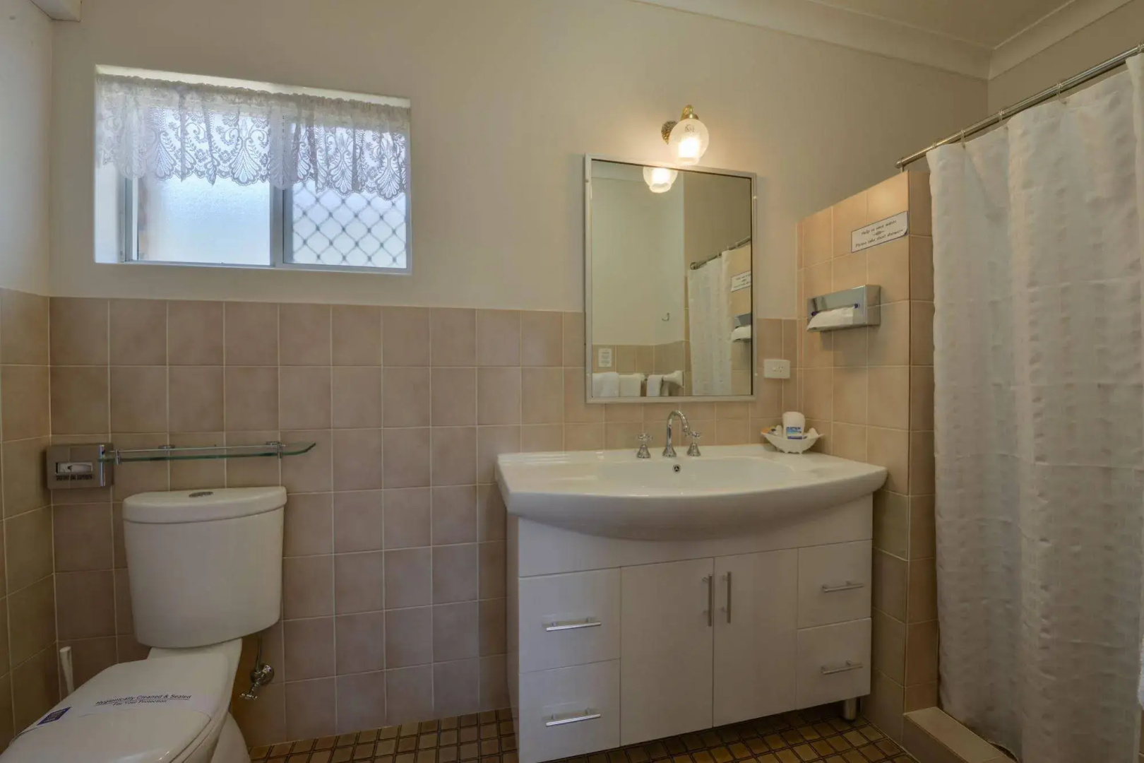 Cadman Motor Inn & Apartments