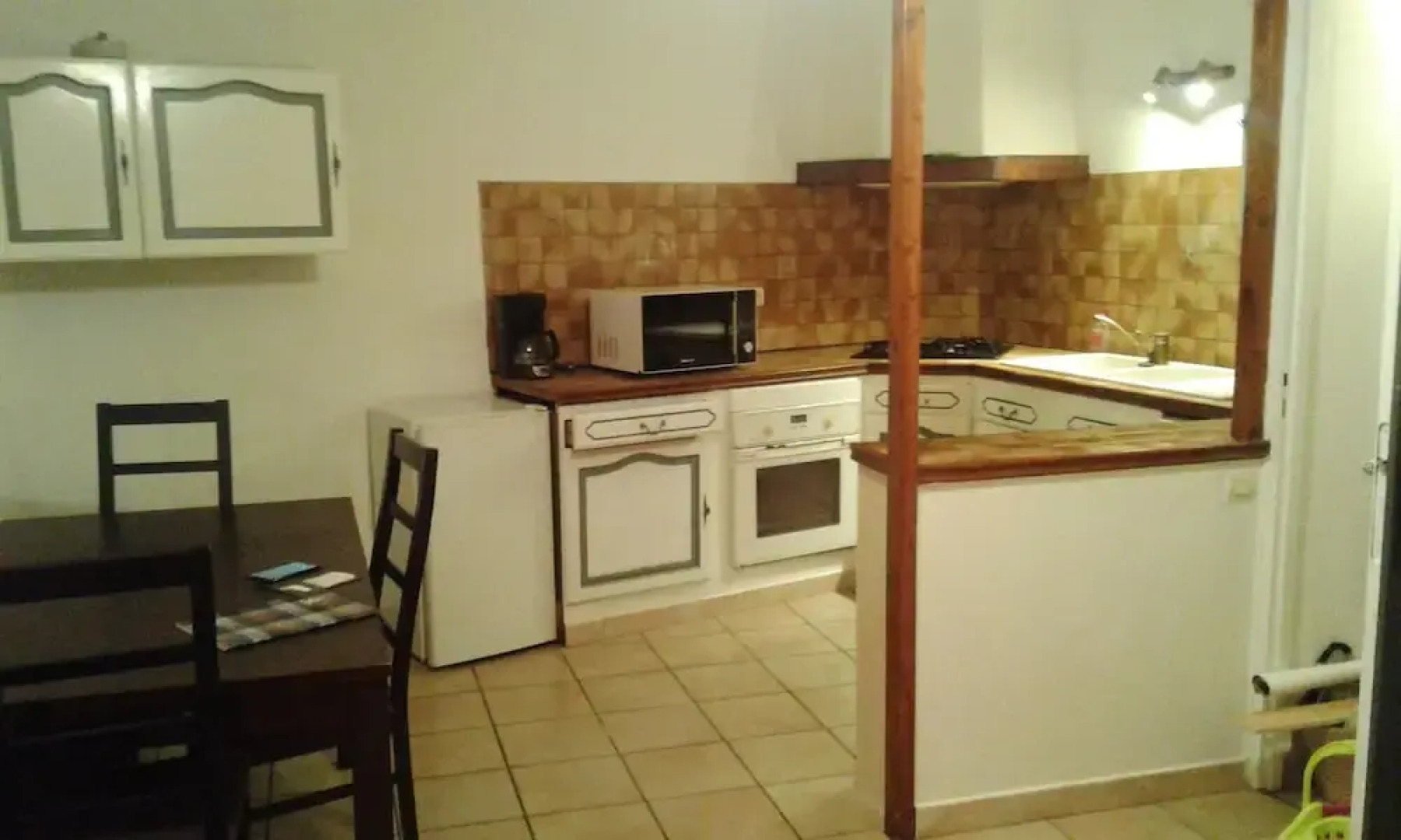 House With 2 Bedrooms in Mèze, With Wonderful City View and Balcony -