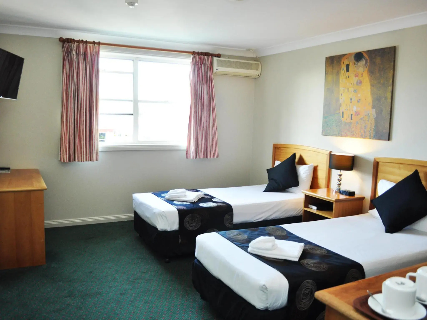 Meadowbrook Hotel