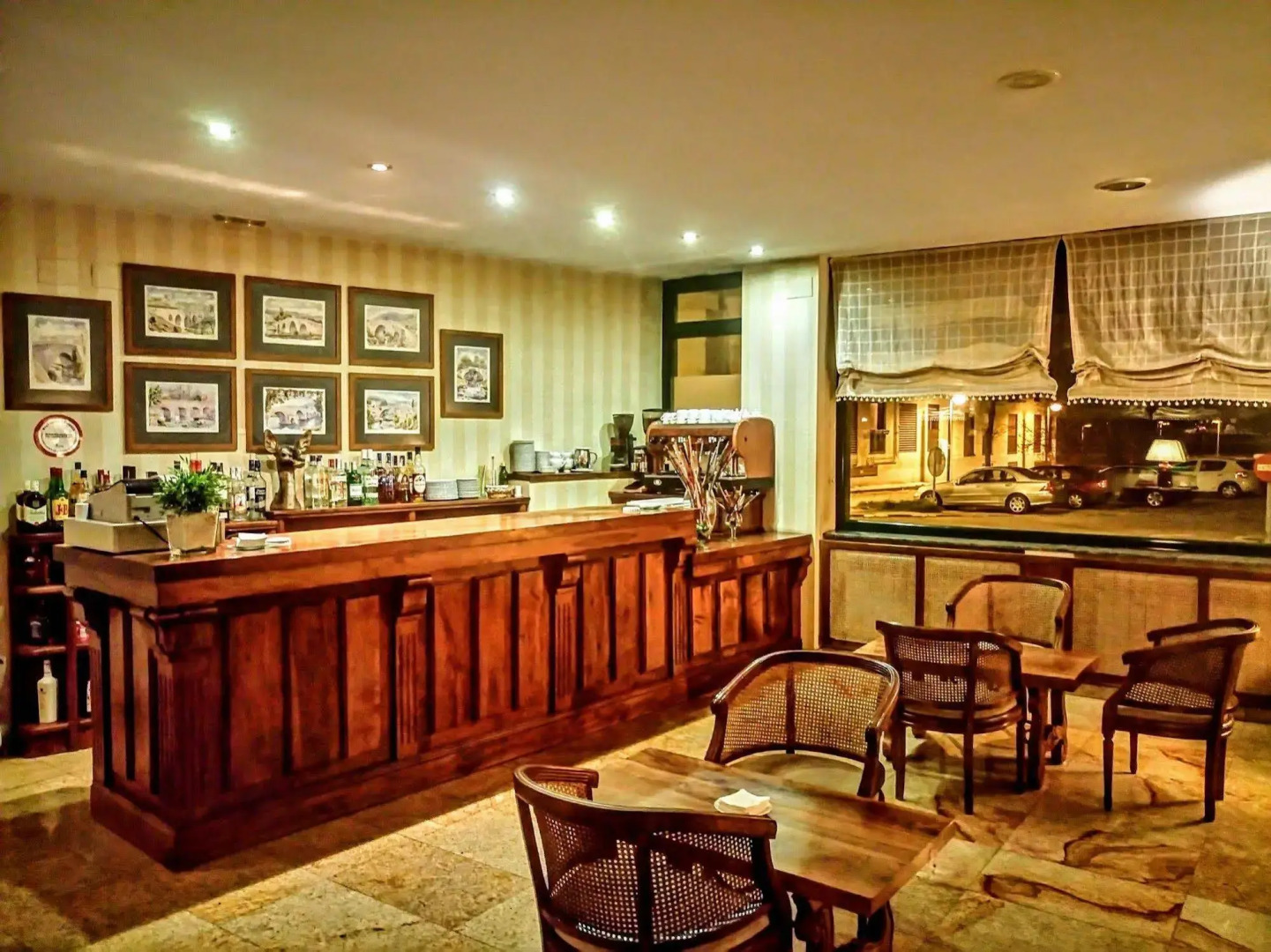 Hotel Ele Puente Romano