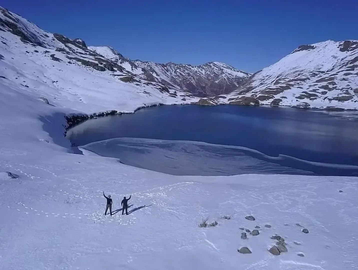 Cabañas entre montañas con tinajas calientes