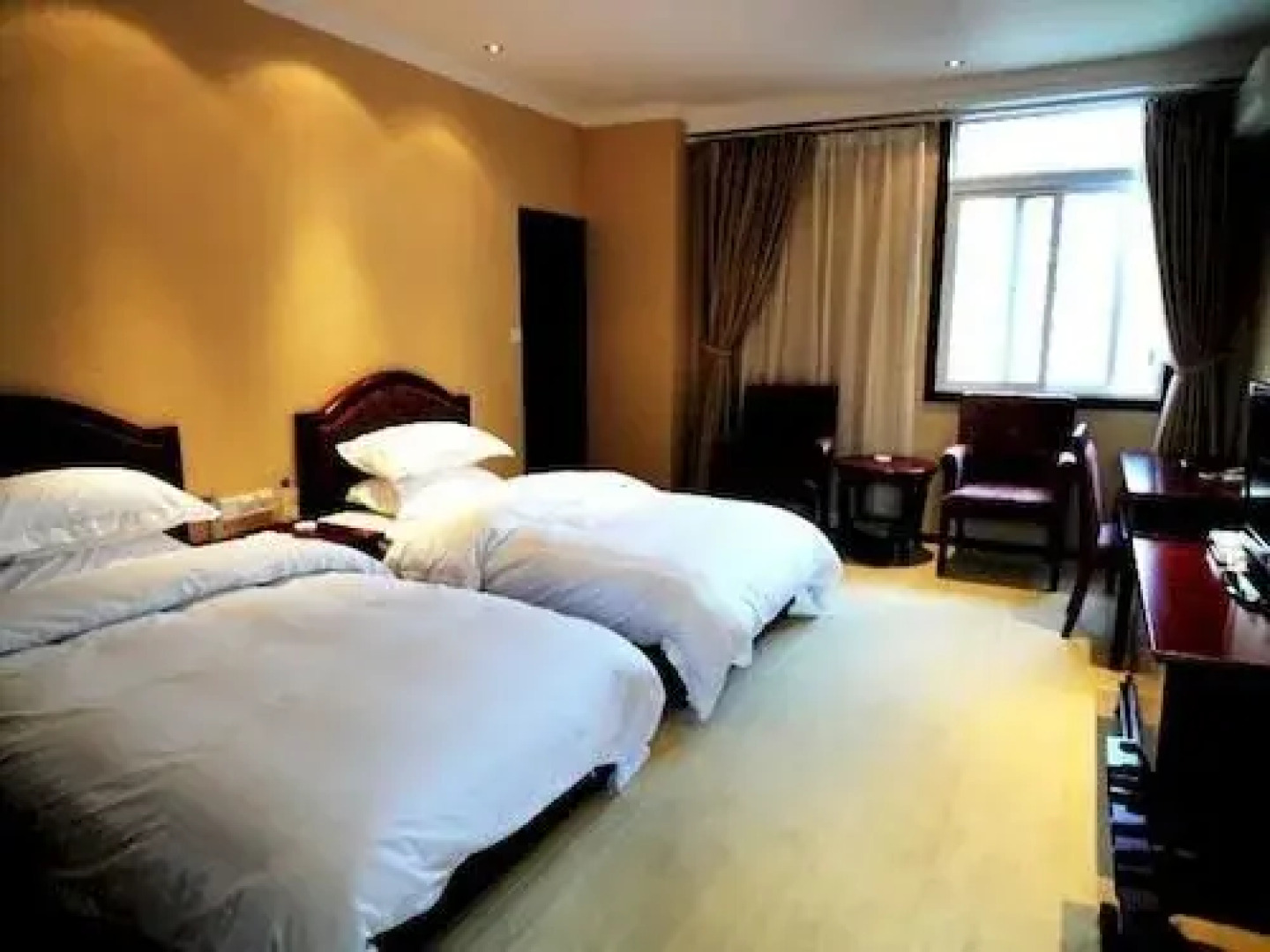 Shennong Holiday Hotel