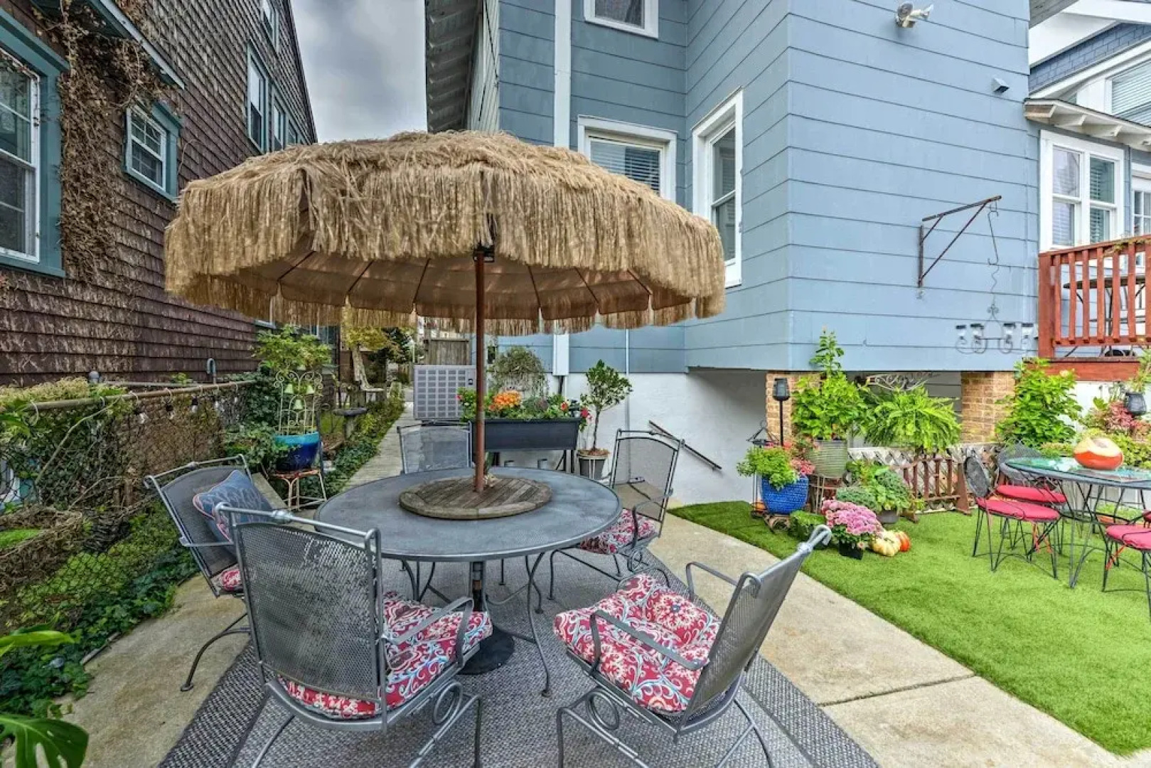 Cozy Ventnor Getaway: Walk to Public Beach!