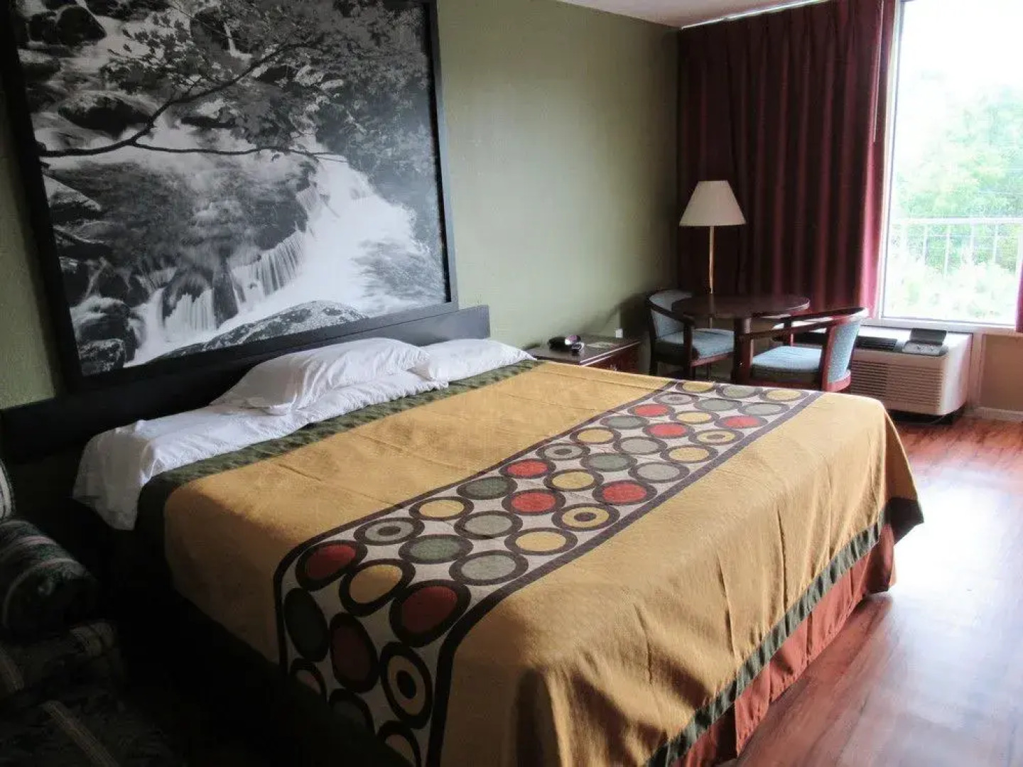 Super 8 by Wyndham Kingsport /I-81