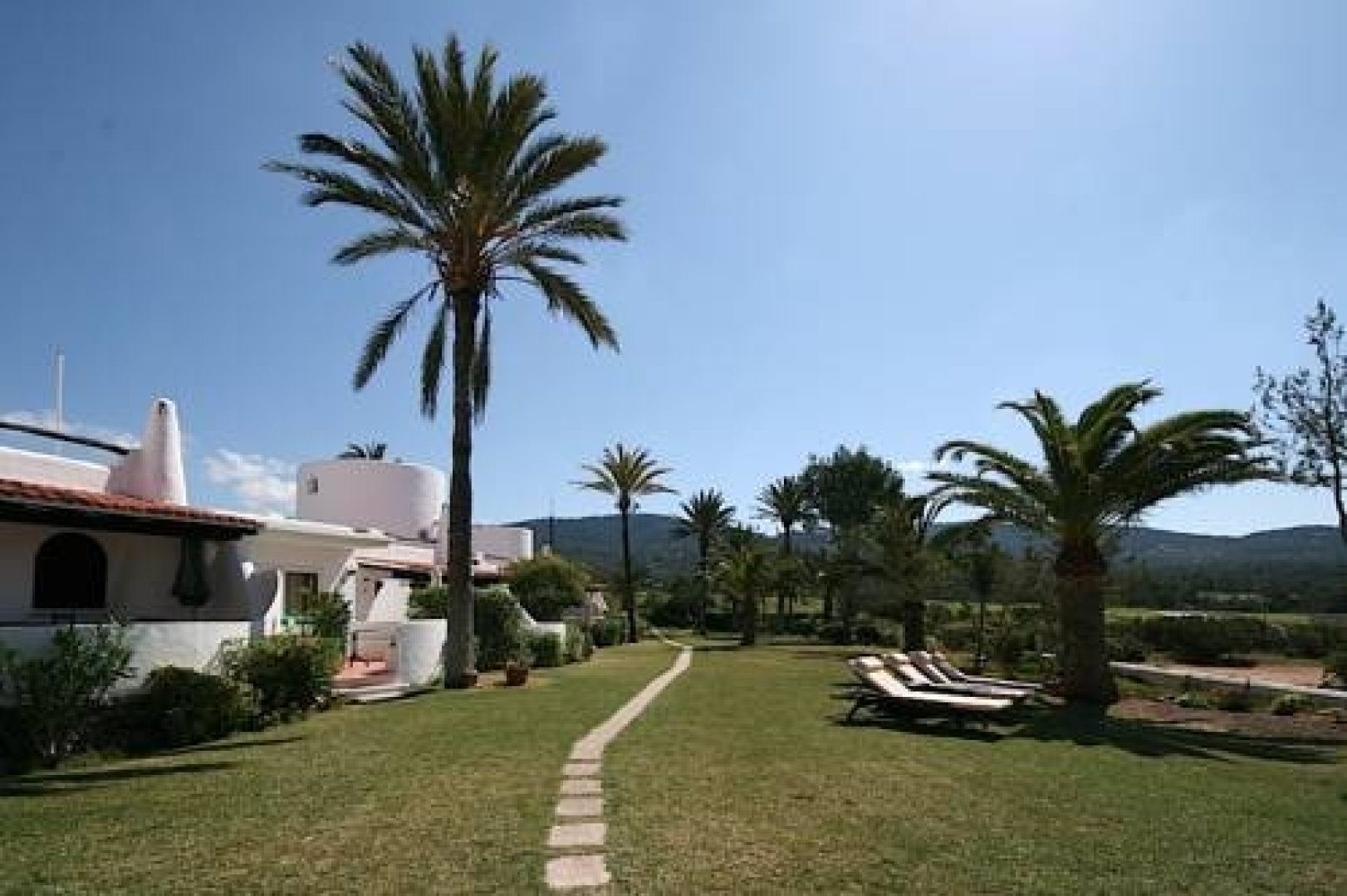 Calador Studios & Apartments