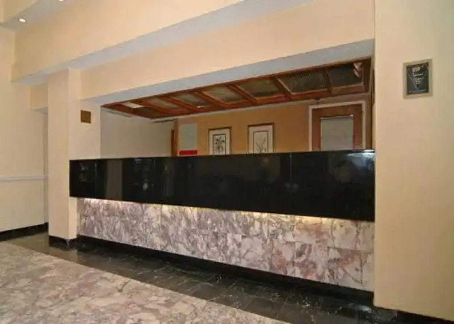 Quality Suites Convention Center