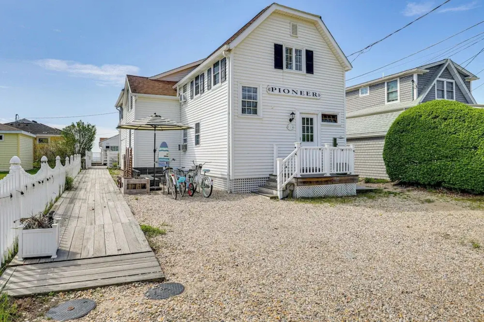 Walk to Hawk's Nest Beach: Coastal Old Lyme Apt