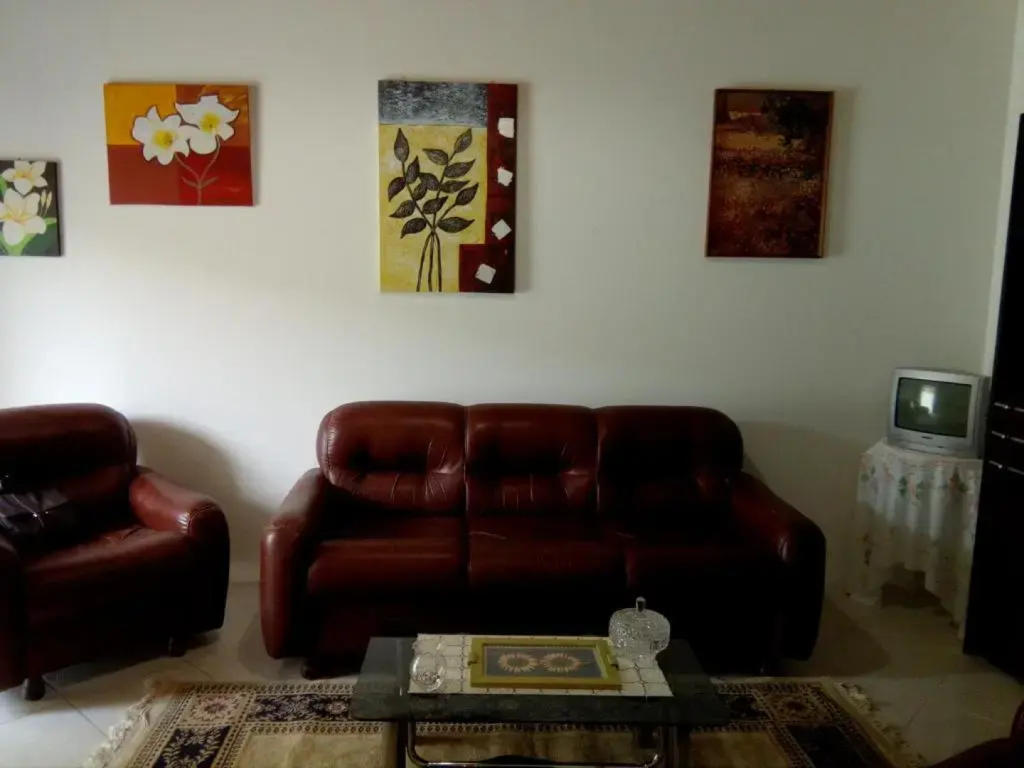 La piazza piccola alle spalle Del castello