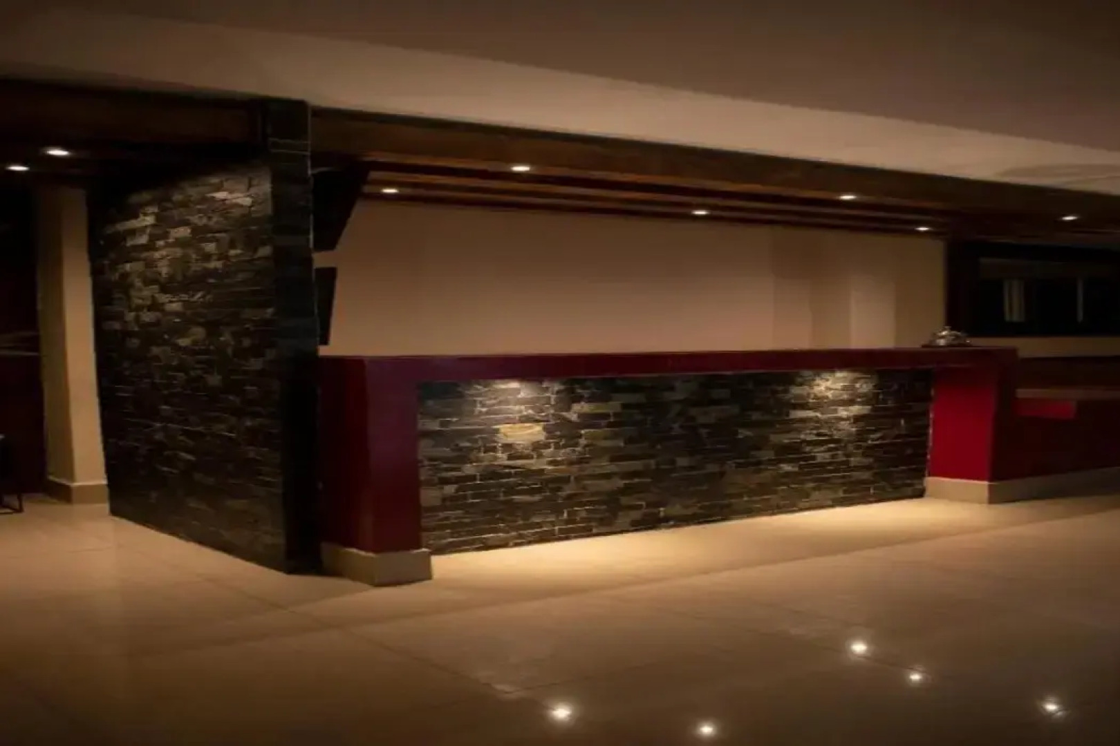 Capital O Hotel Casa Blanca