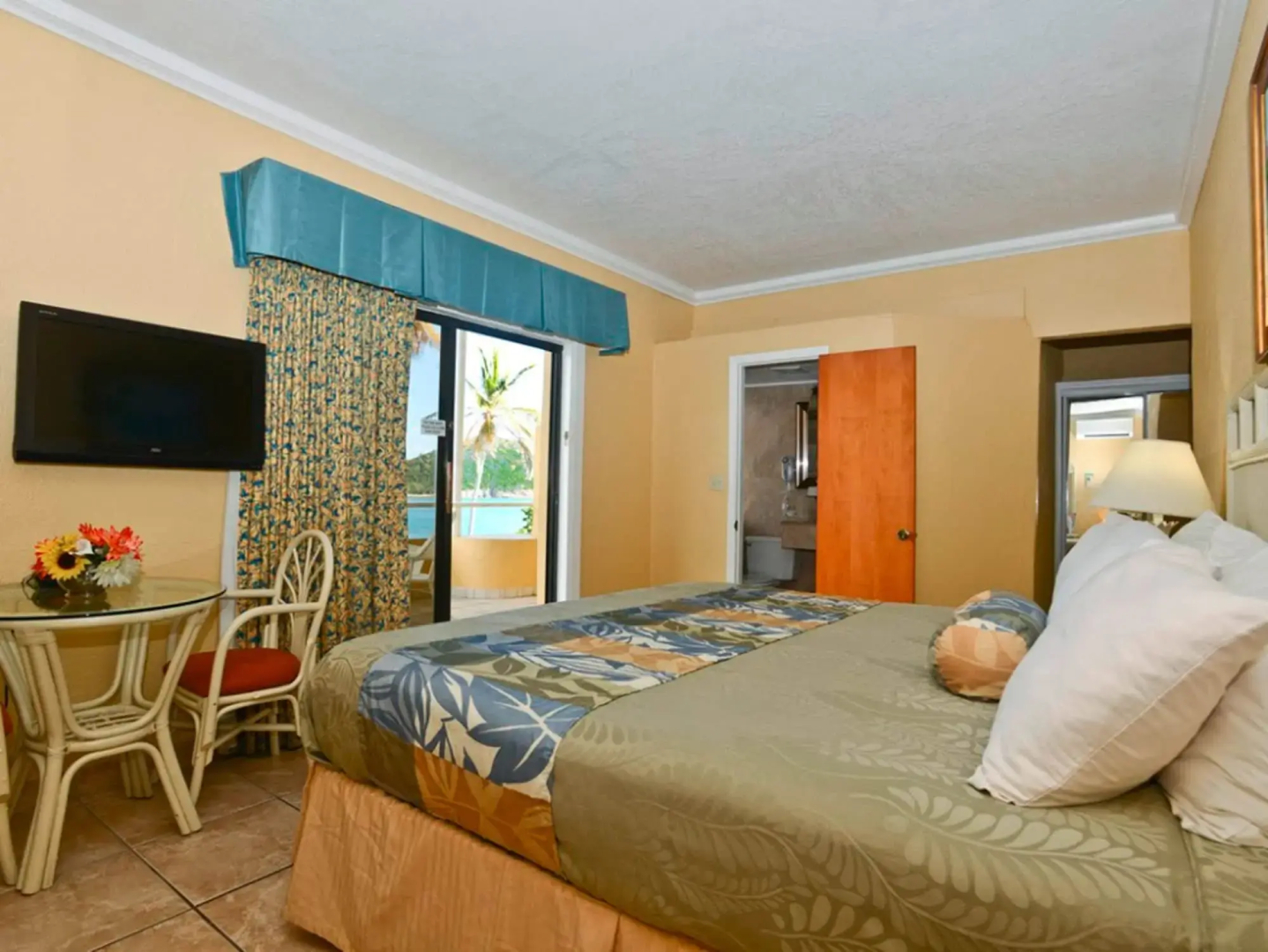 Lindbergh Bay Hotel and Villas