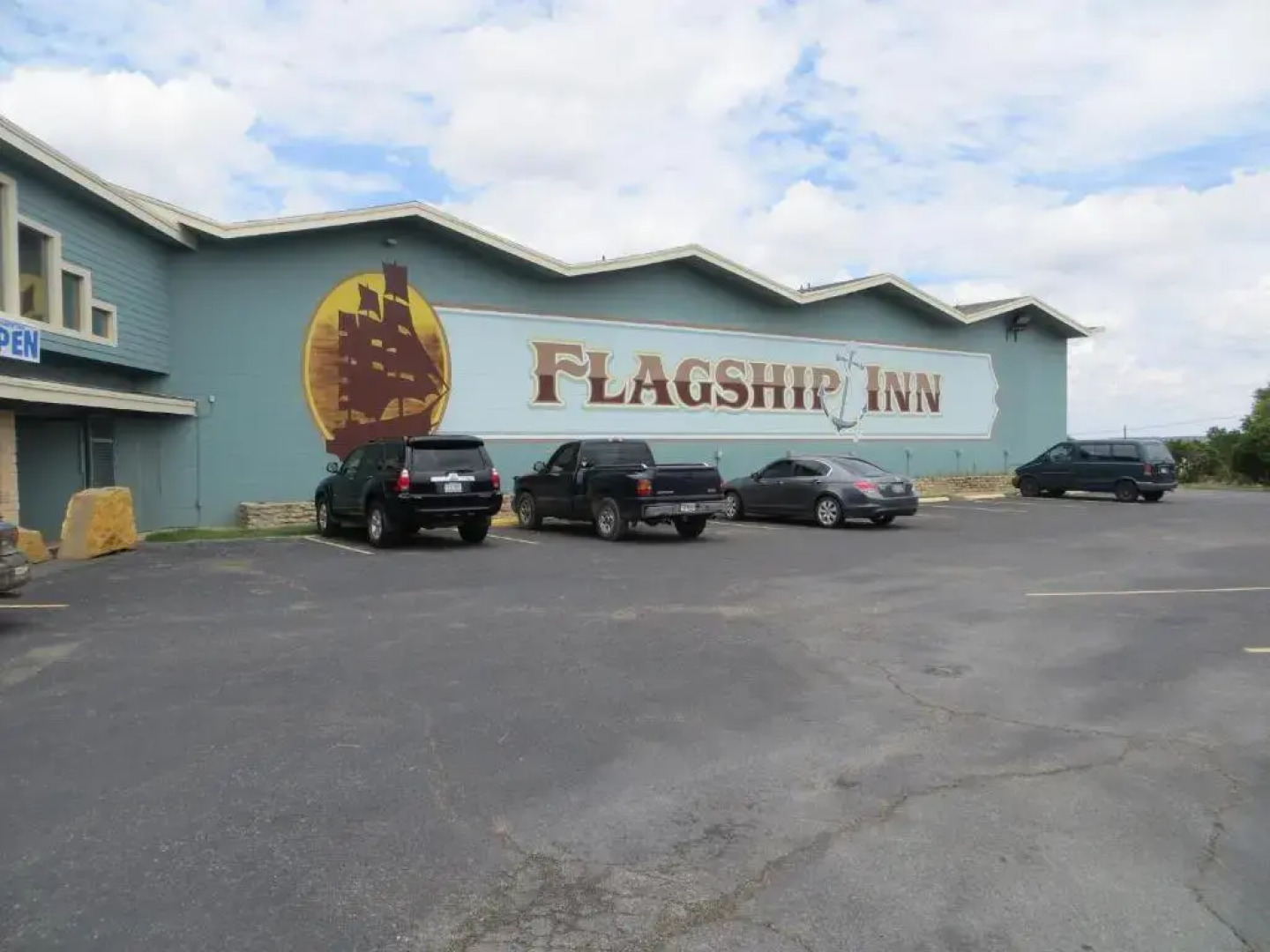 Flagship Inn