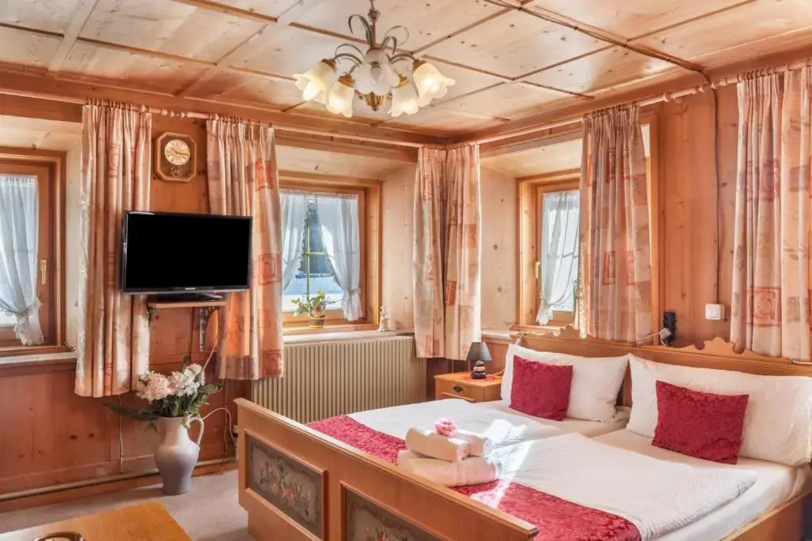 Ferienhaus Familien und Gruppenhaus Garten Grillkamin