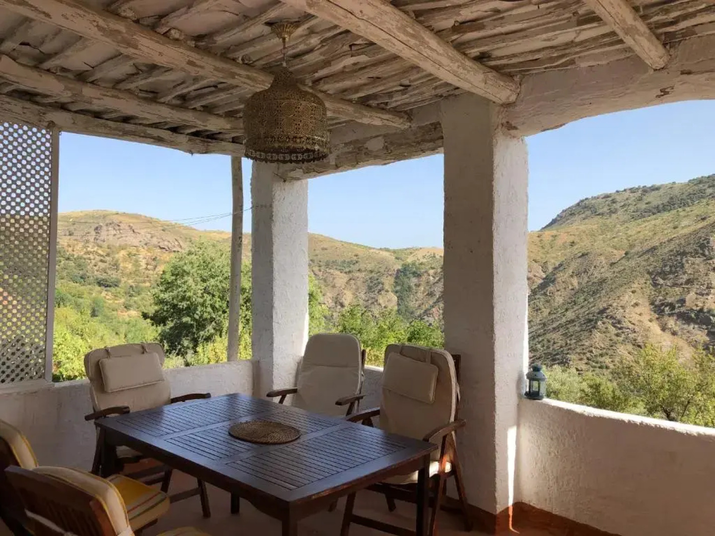 Spectacular view, authentic house, exquisite area.