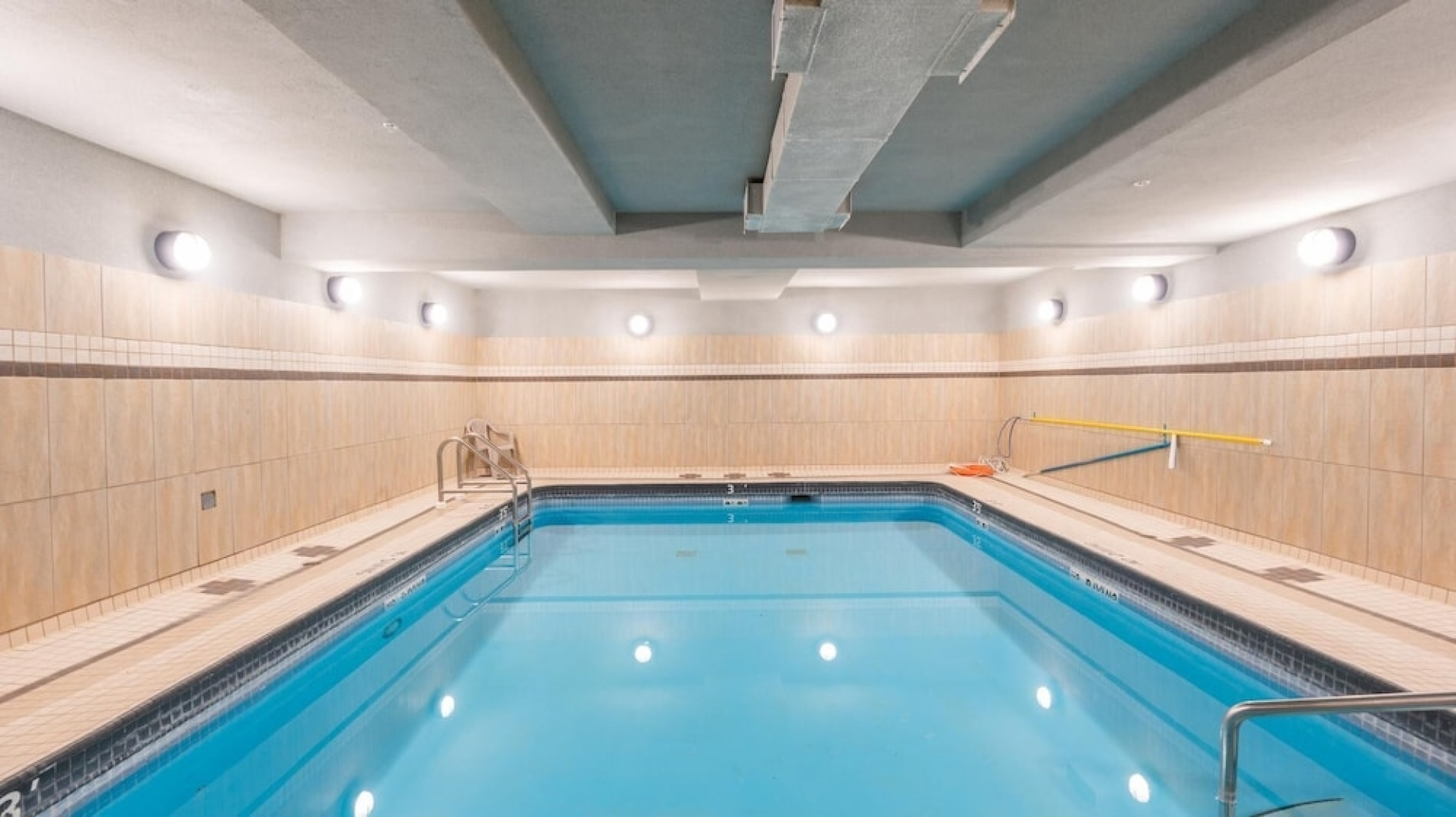 Raven's Nest - Luxury Pet Friendly Condo w/ Private Hot Tub & Mountain Views