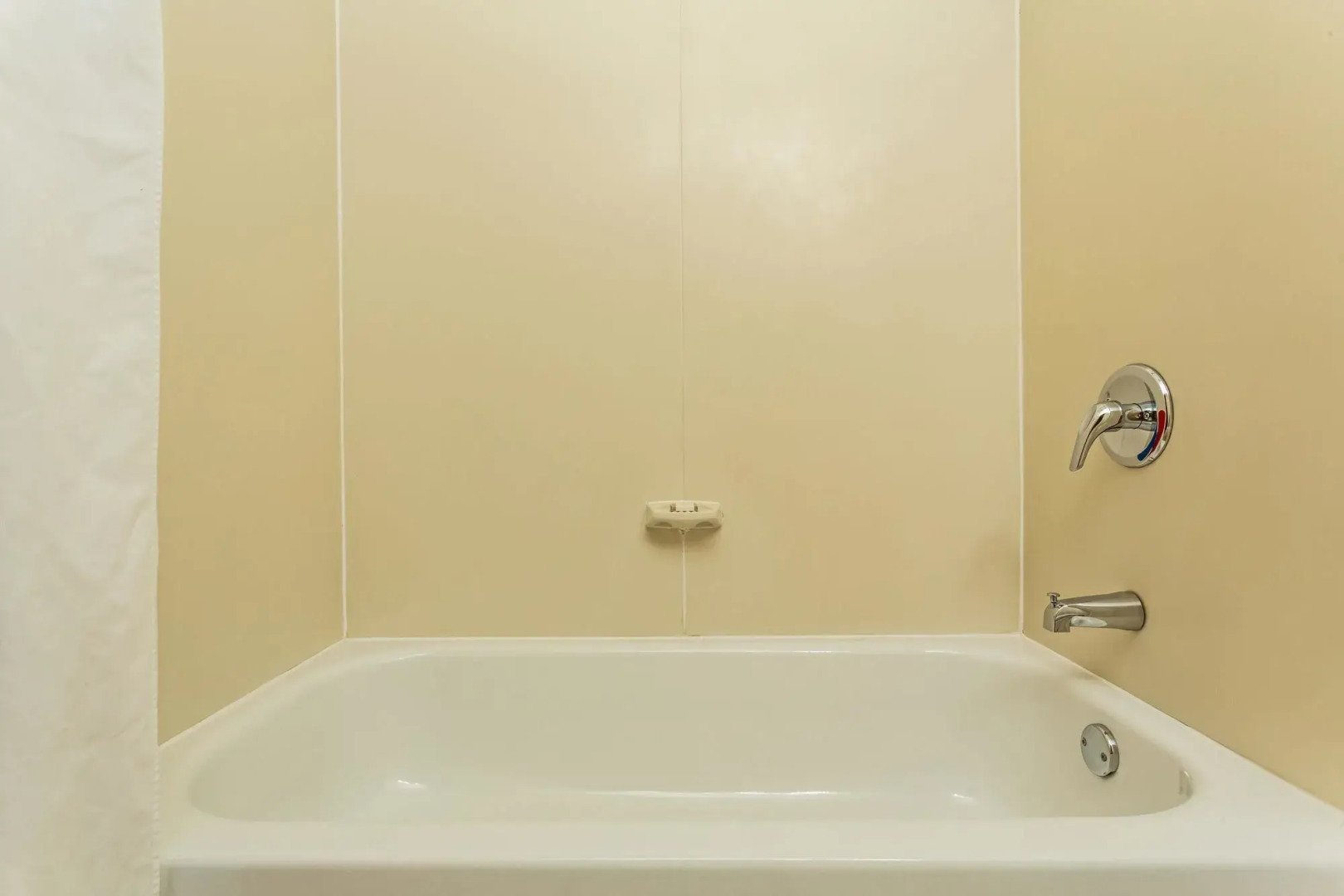 Saffron Inn & Suites