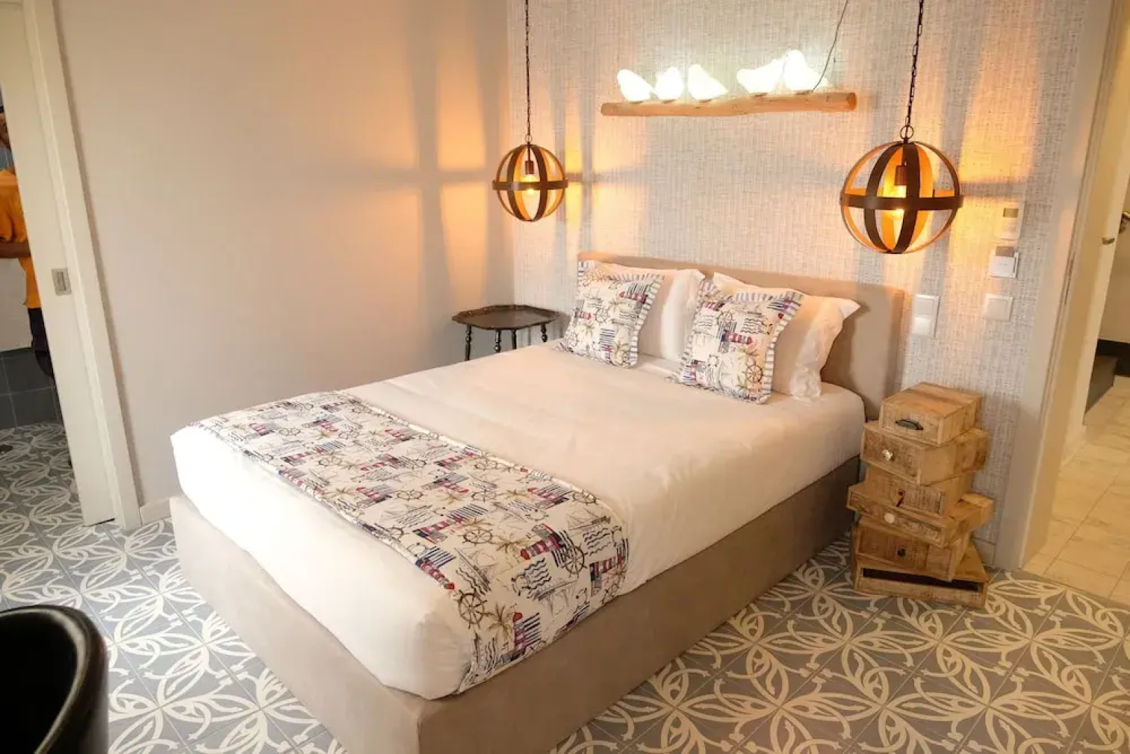 Royal Beach Hostel & Suites