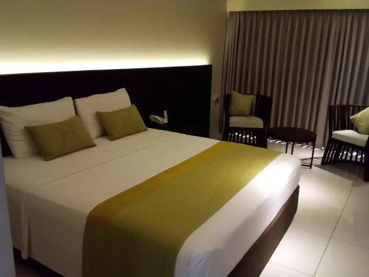 KYNROCK Airport Hotel