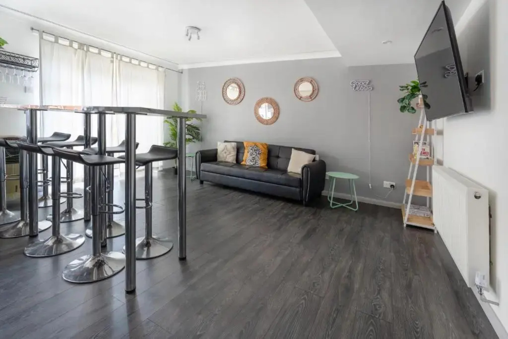 Family Holiday Home With Hot Tub Sleeps 8