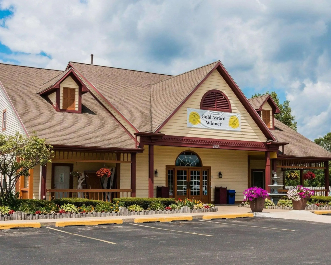 Econo Lodge & Suites Grand Rapids Airport