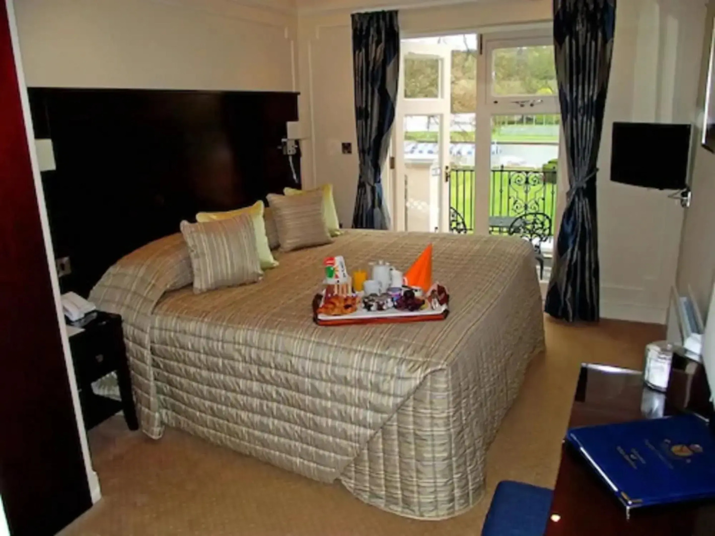 Phyllis Court Members Club