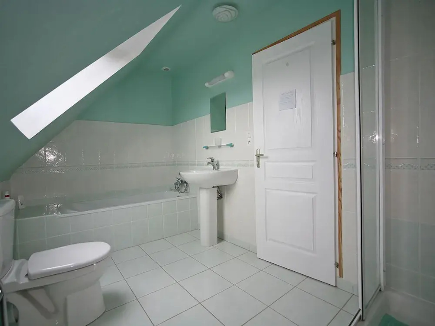 Classic Holiday Home in Riec-sur-bélon With Private Garden