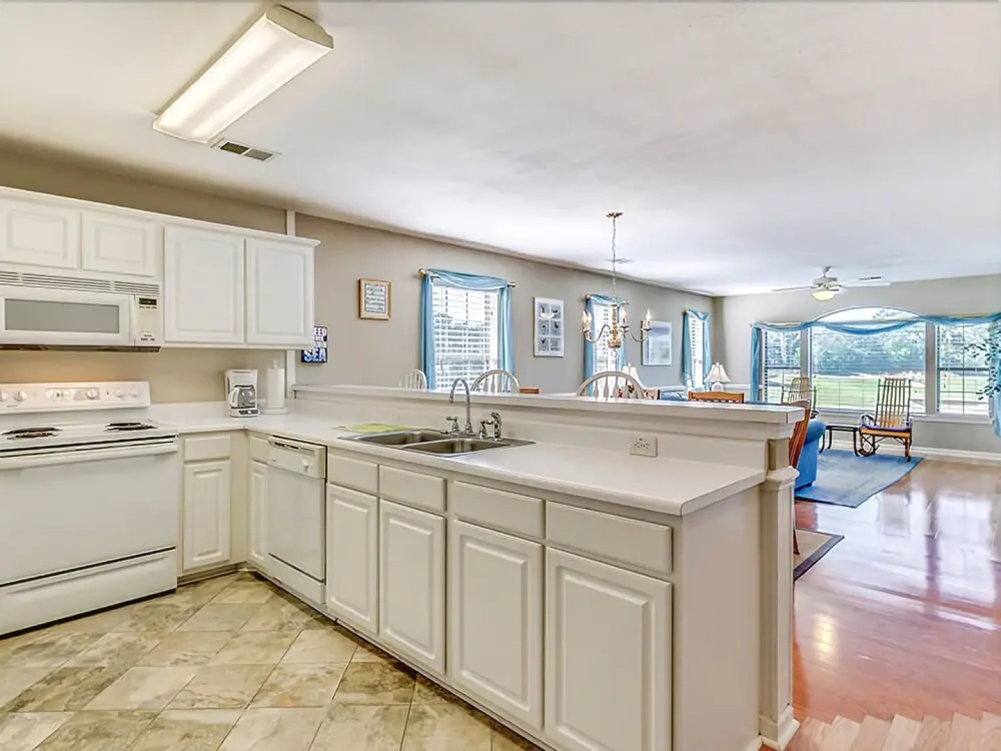 #57C True Blue - 3 Br condo by RedAwning