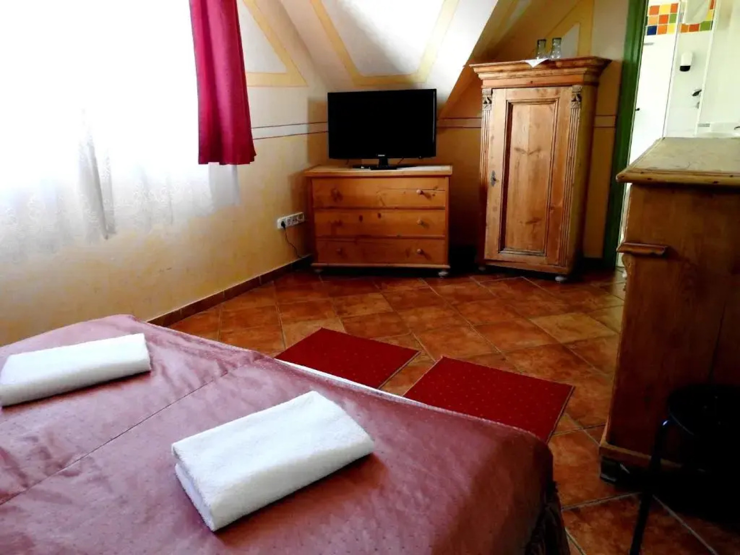 Charlie Vendéglő & Panzió