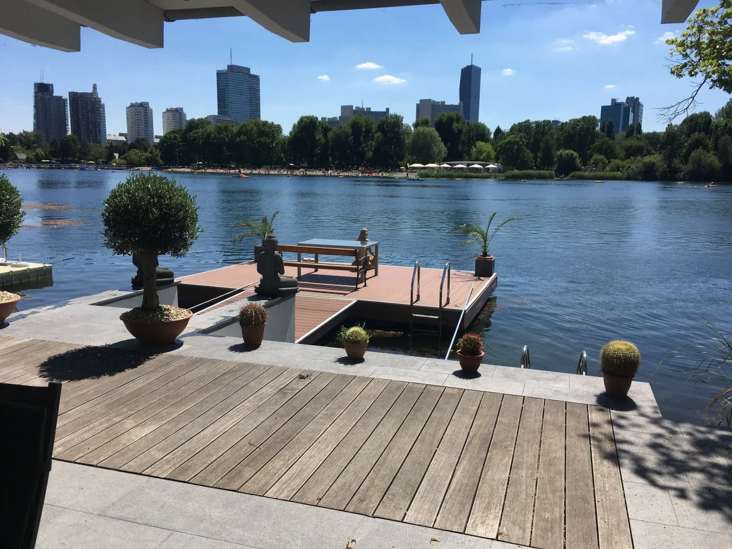 AJO Vienna Beach - Contactless Check-in