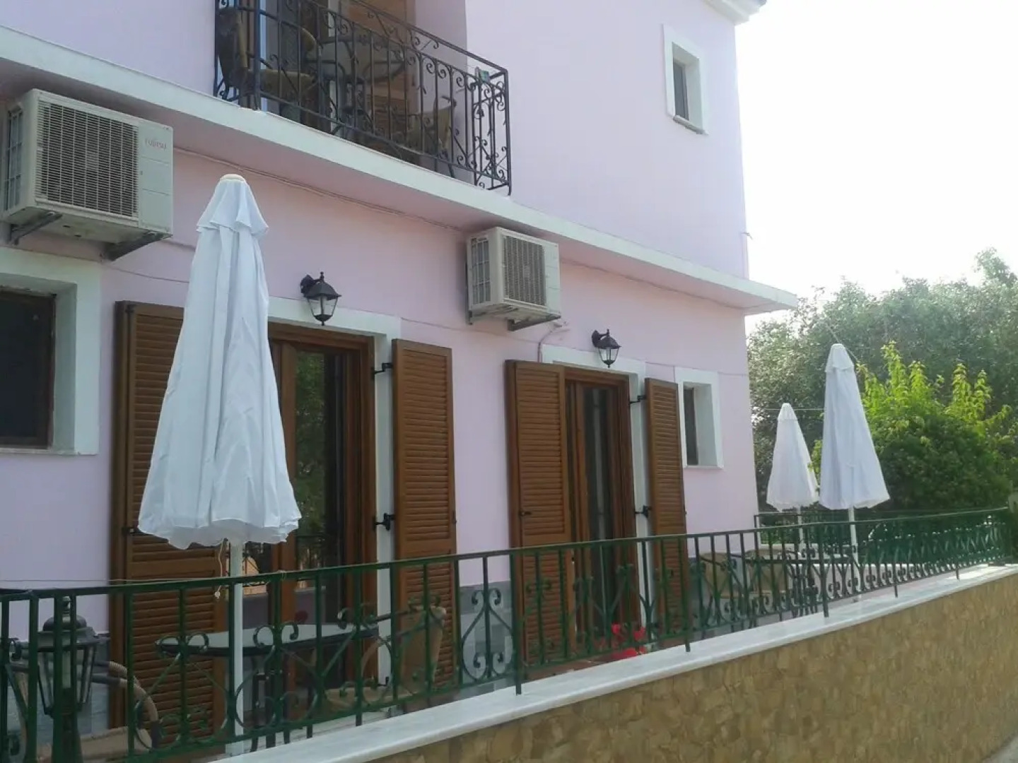 Harris Studios & Apts