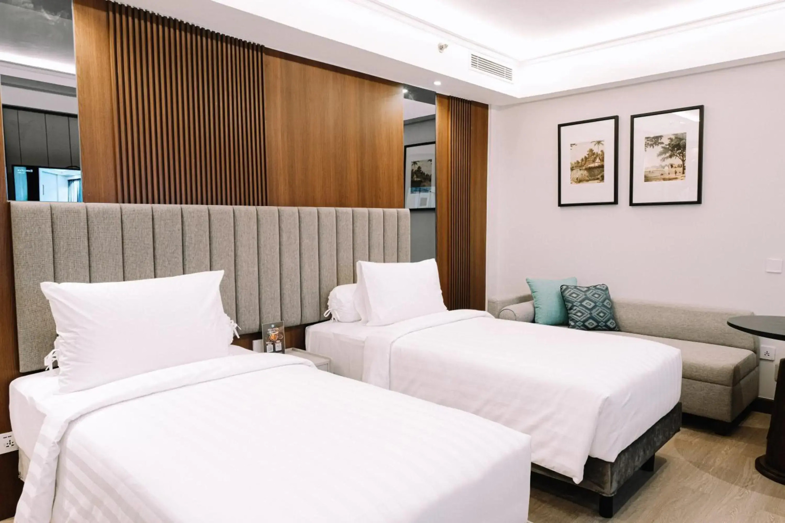 Deka Hotel Surabaya HR Muhammad